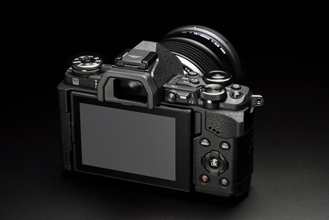بهترین دوربین حرفه‌ای- المپوس e-m5 ii