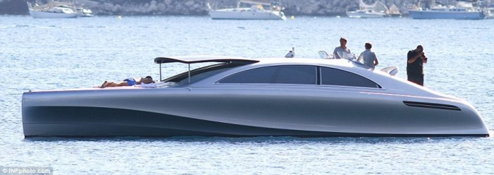 قایق تفریحی مرسدس بنز