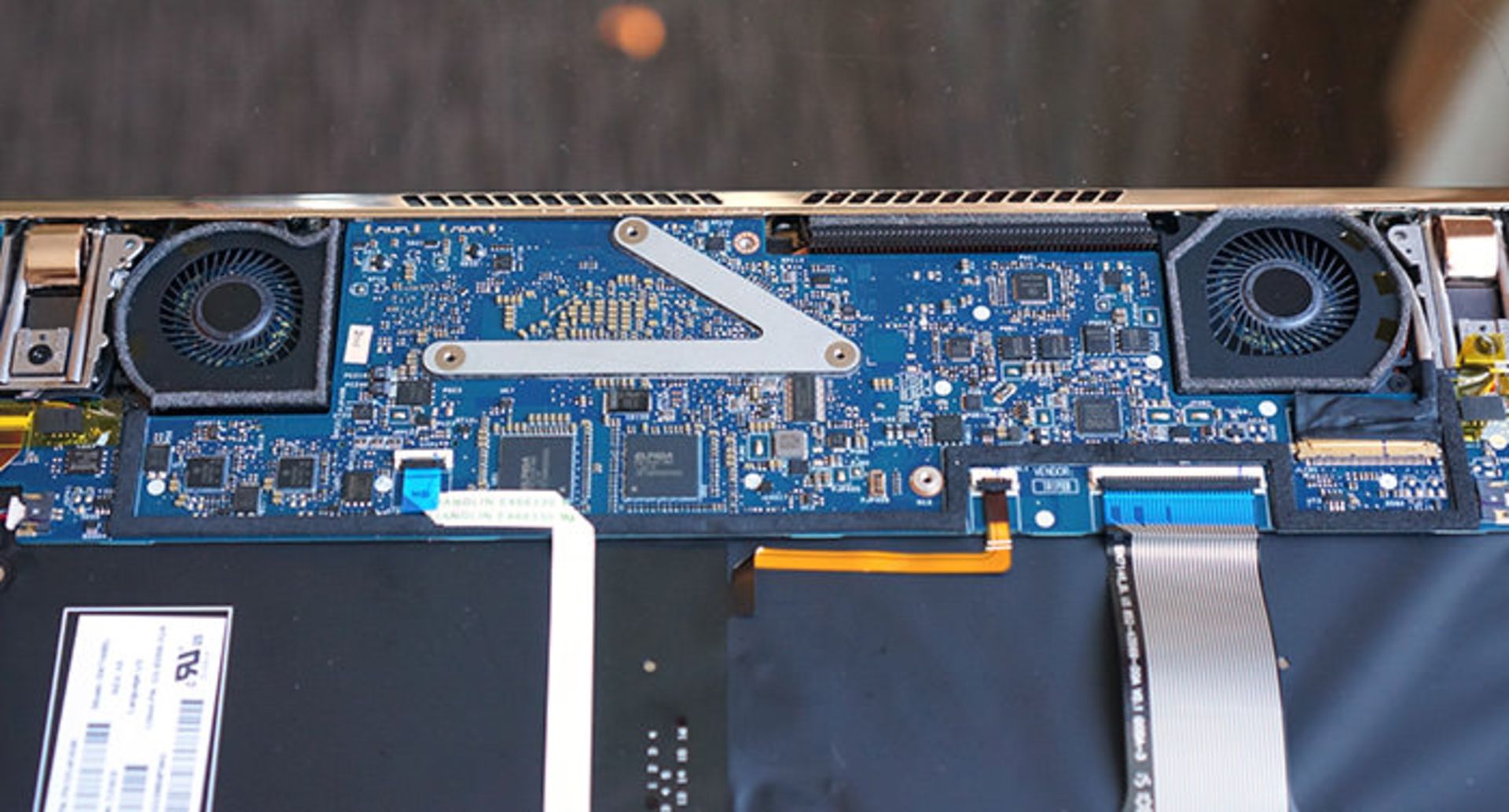 اچ پی اسپکتر ۱۳.۳