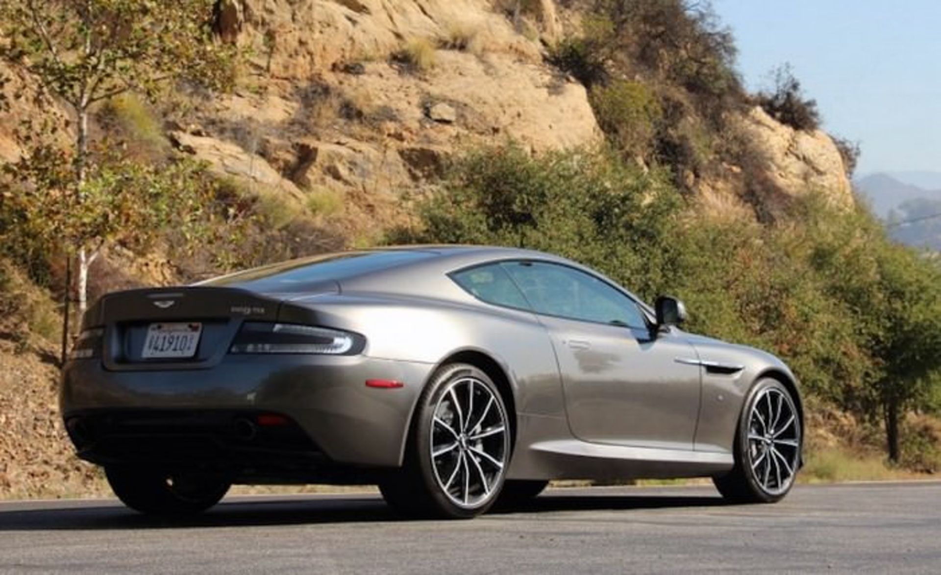 آستون مارتینDB9