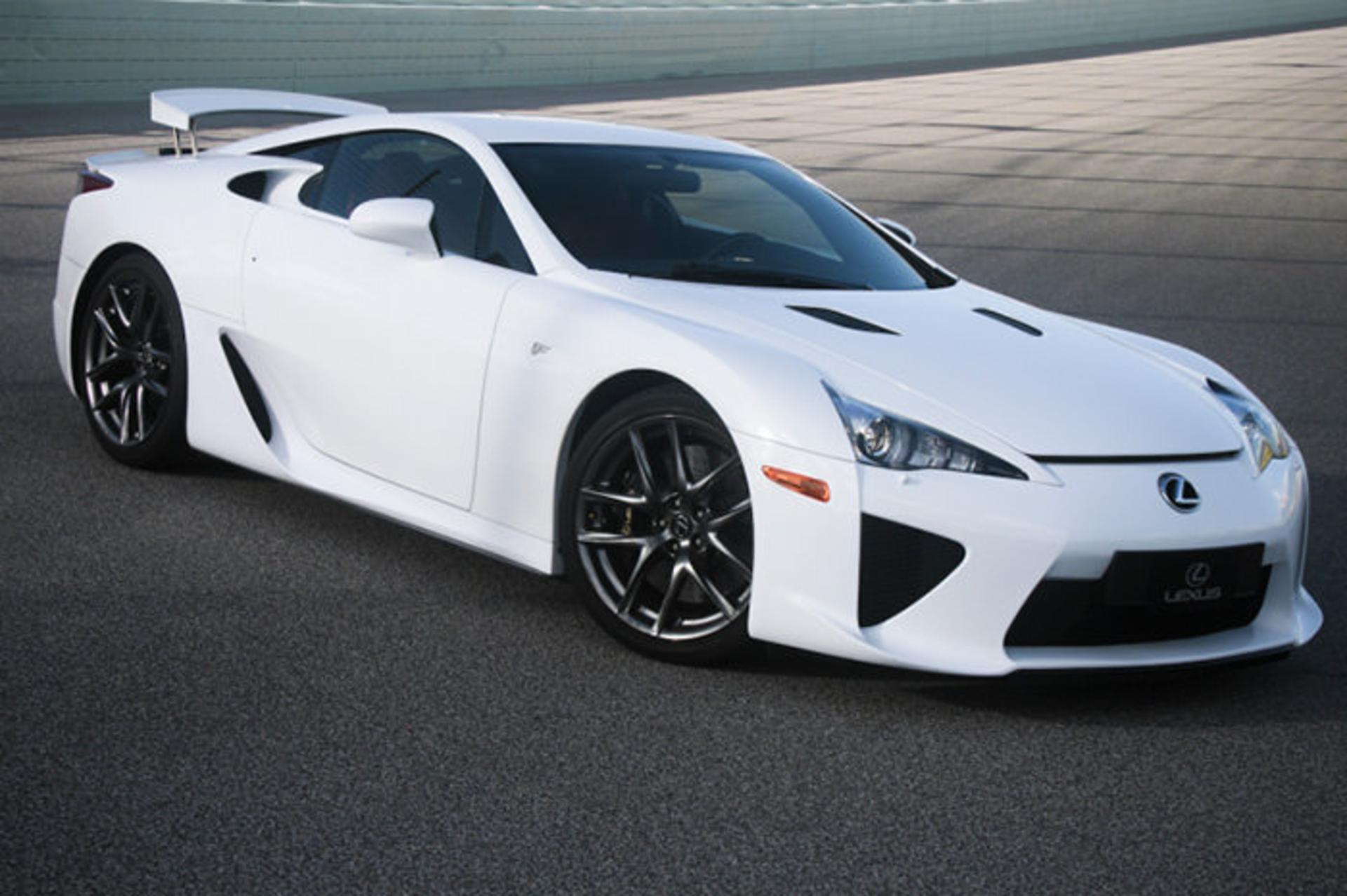 لکسوس LFA