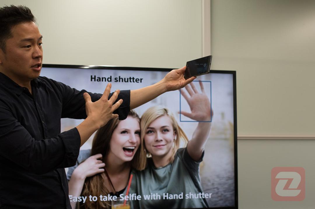 Xperia XA Hands Selfi