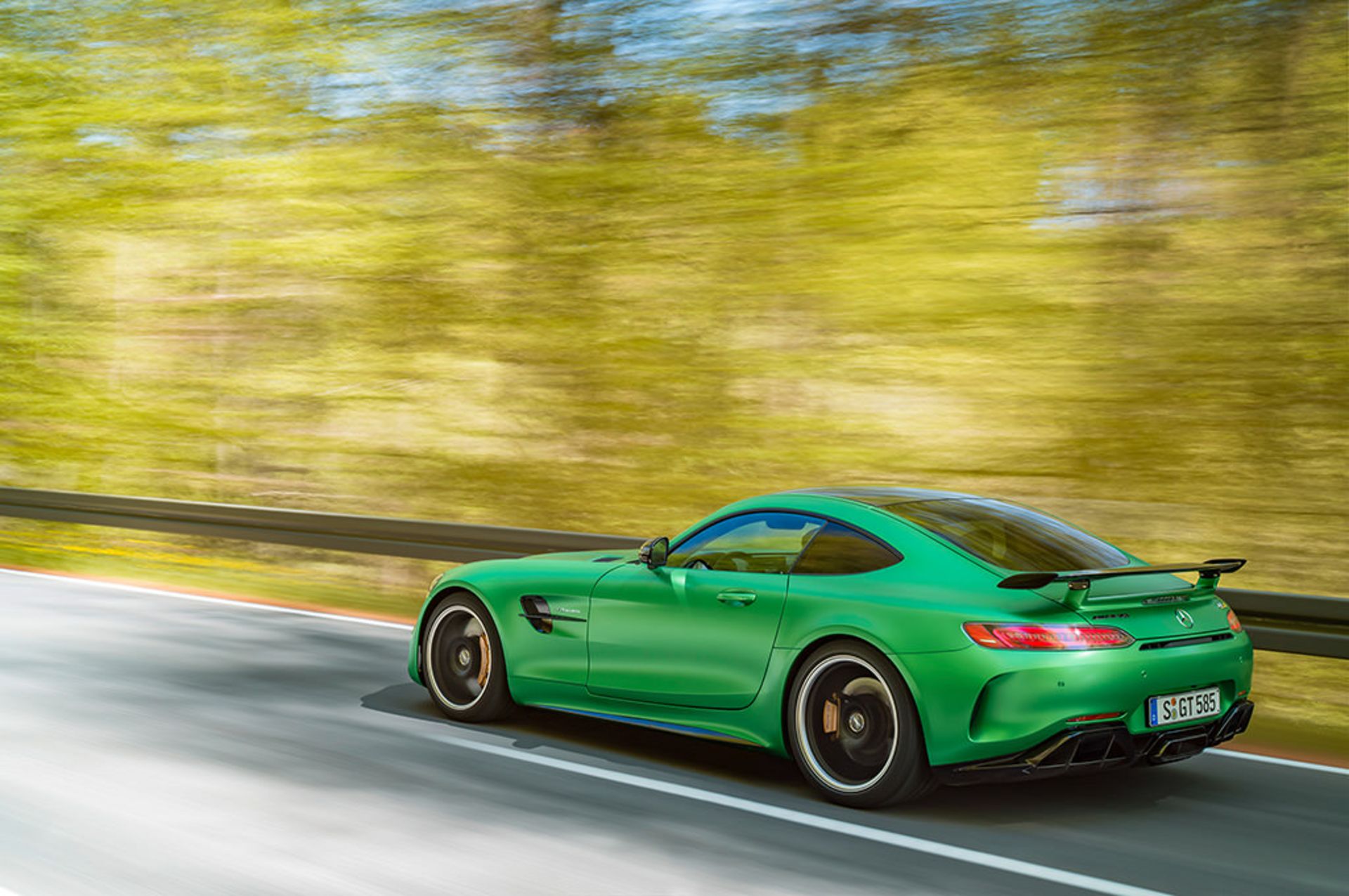 مرسدس بنز AMG GT R 2018