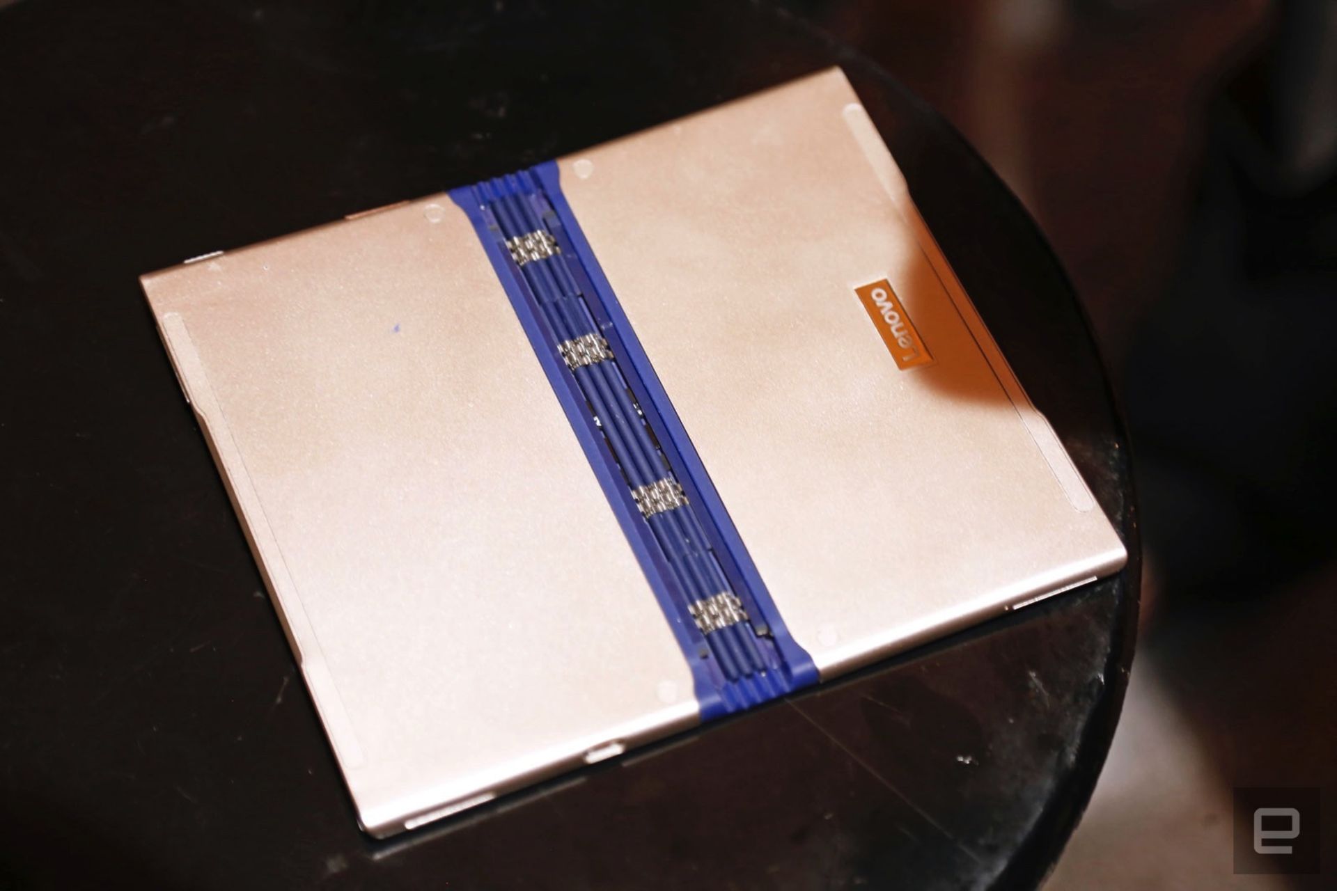 تبلت تاشدنی لنوو