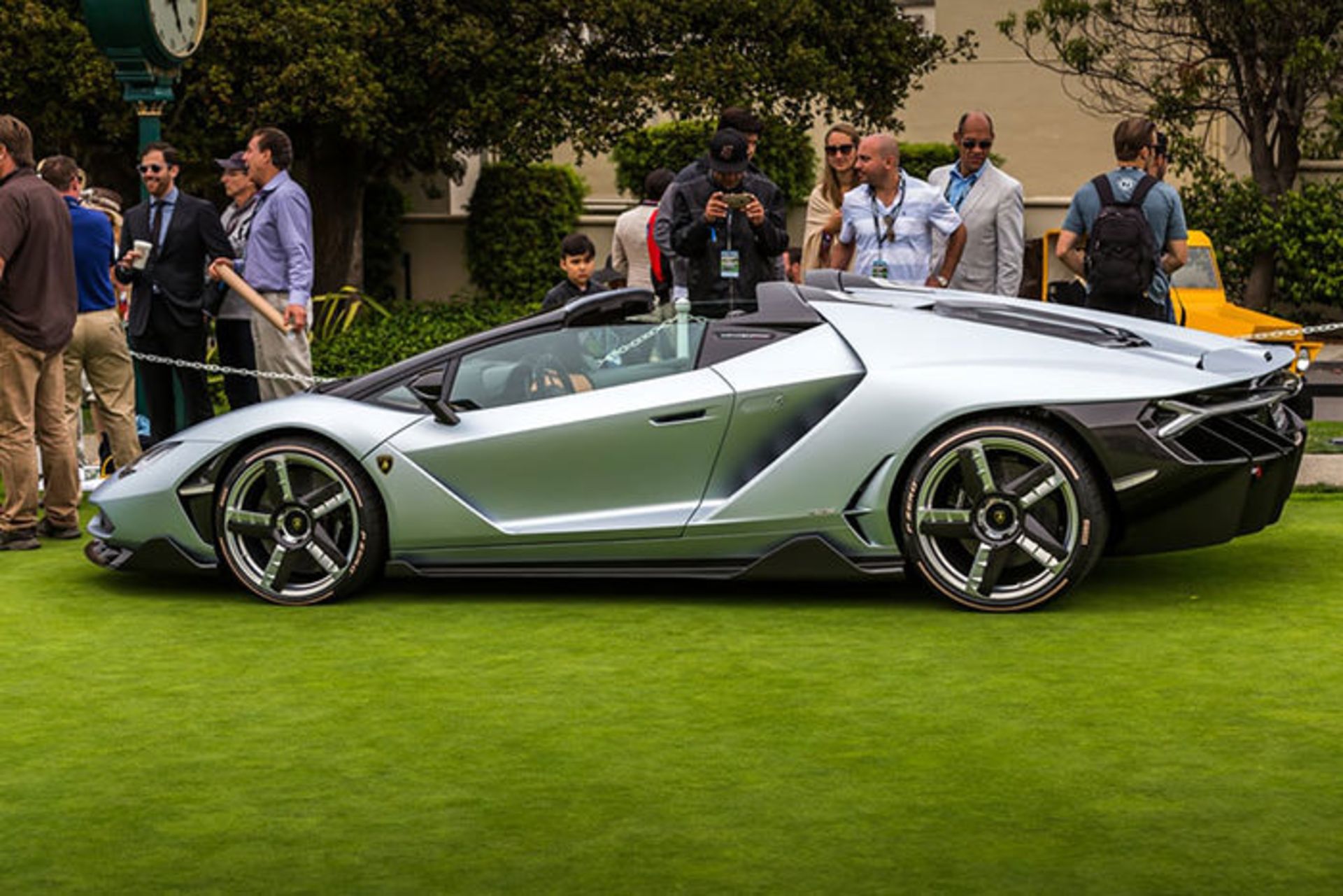 لامبورگینی سنتناریو رودستر