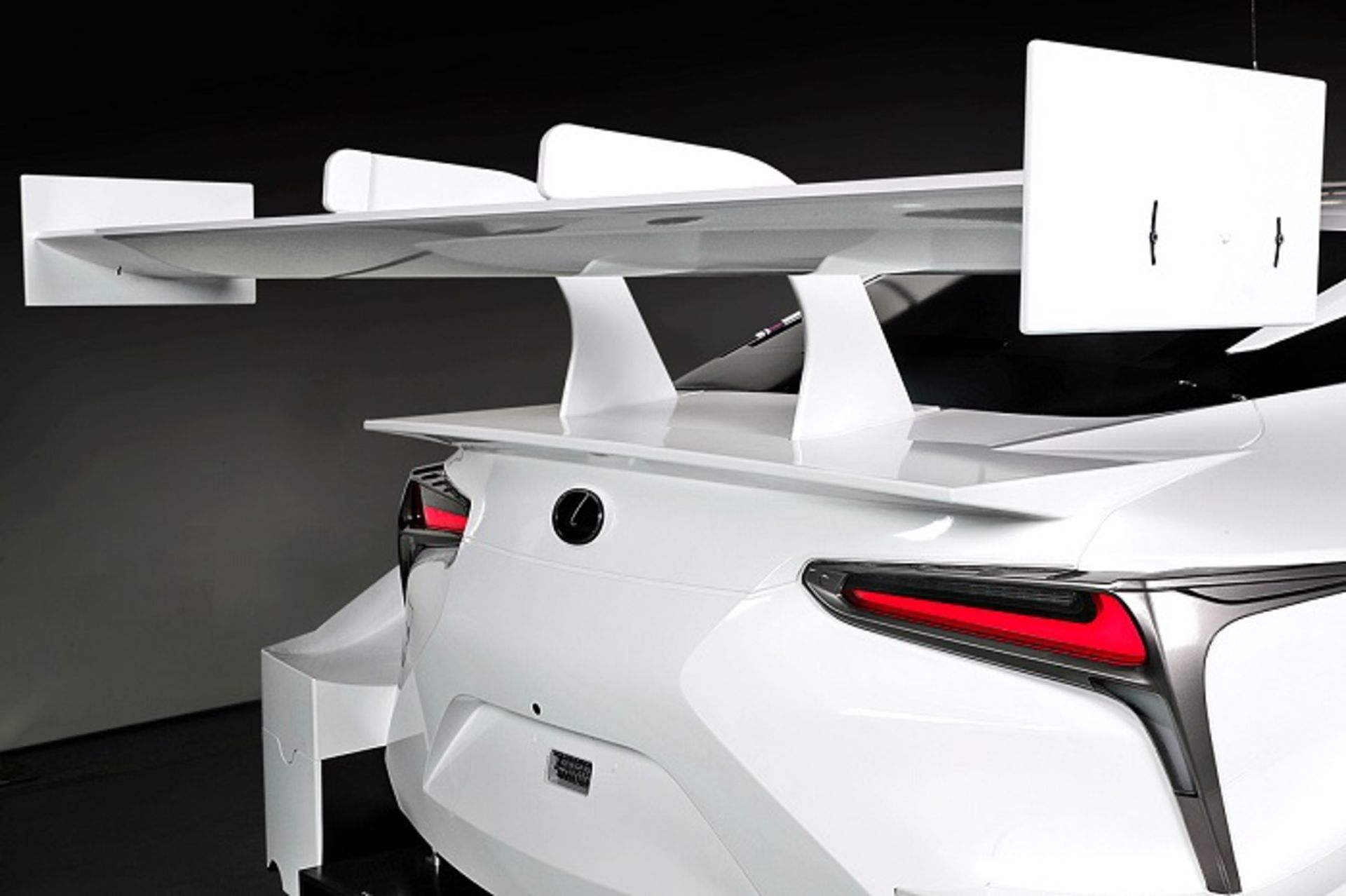 لکسوس lc500 مسابقه ای