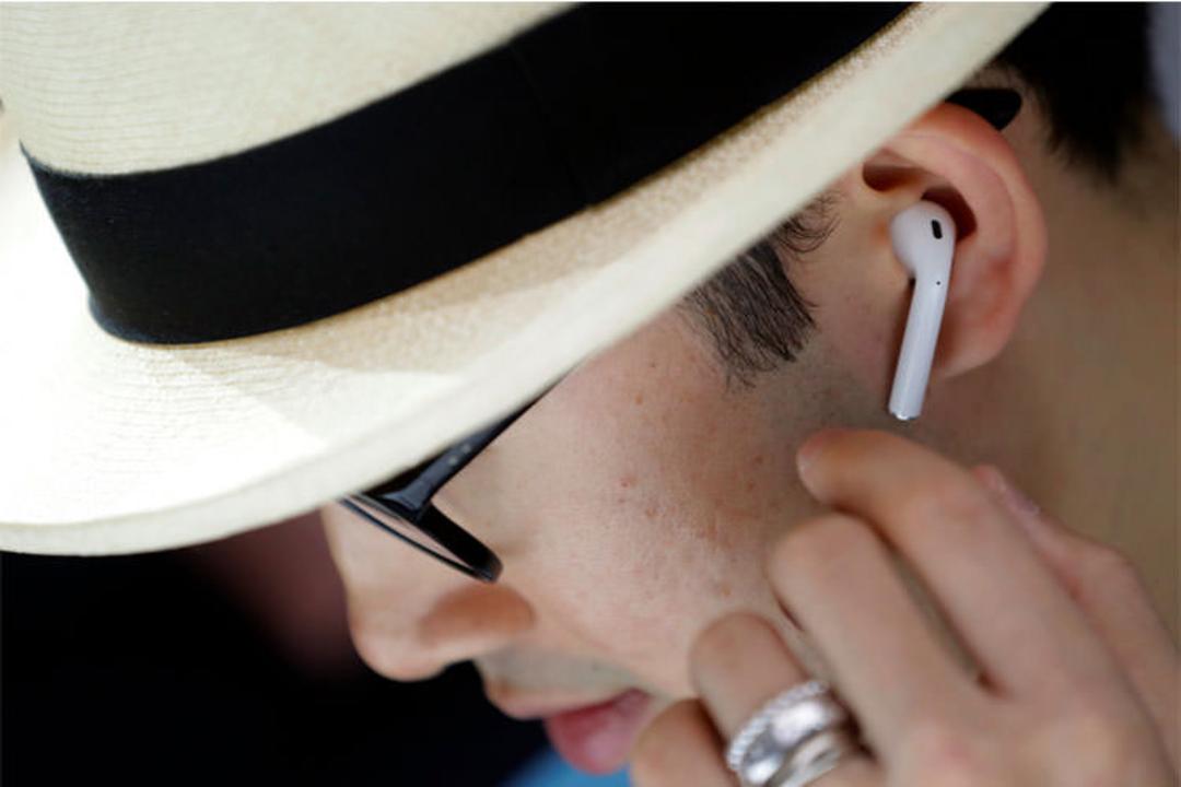 AirPod headphone