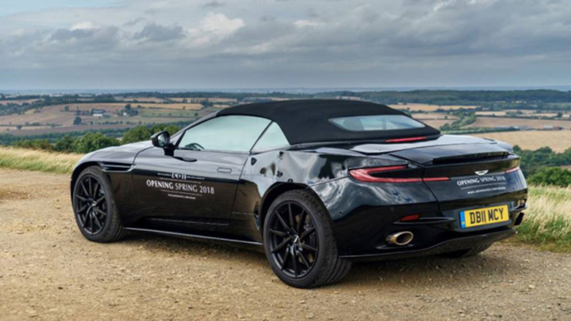 aston martin db11 volante