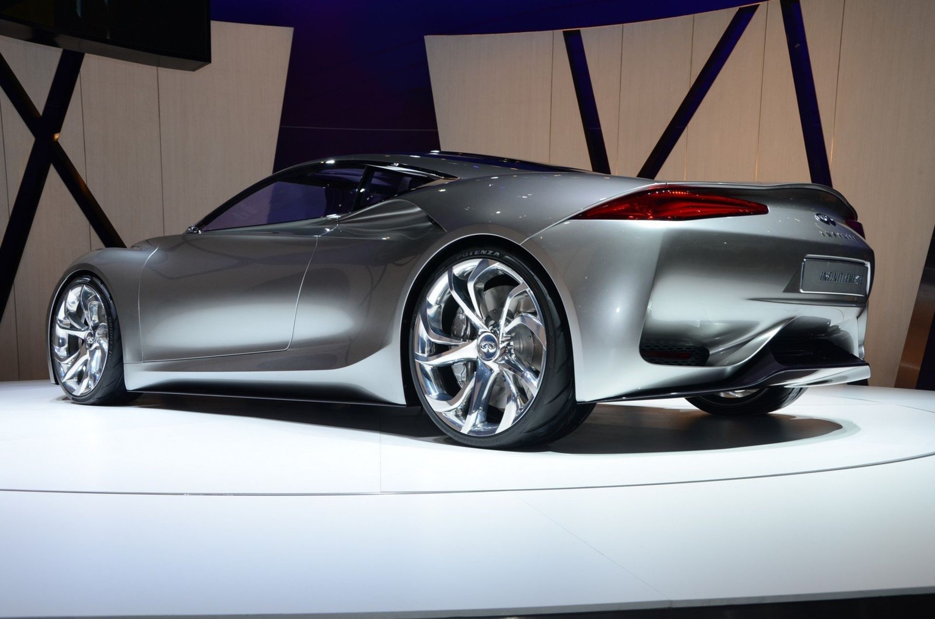 خودروی اینفینیتی Emerg-e