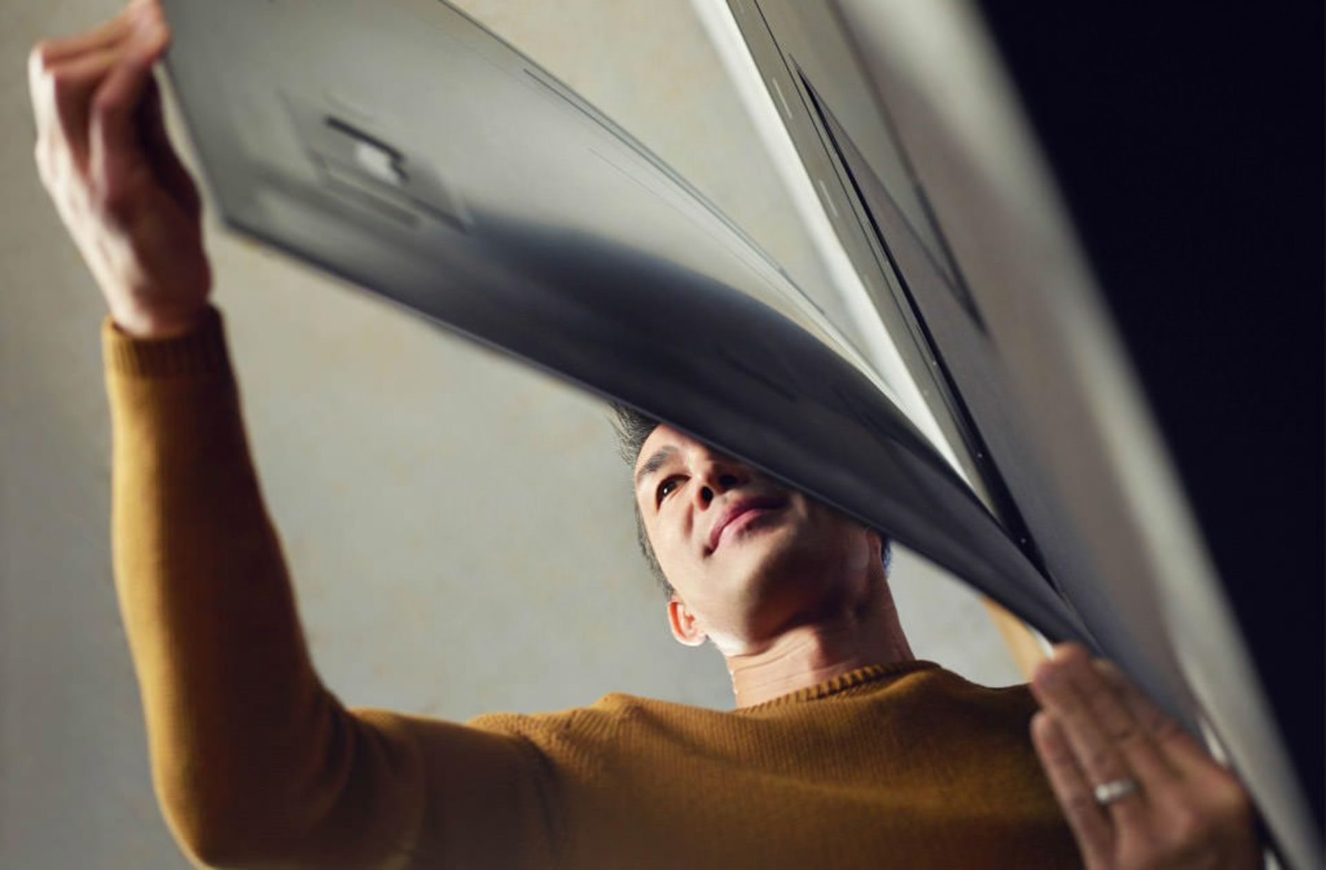 تلویزیون اولد oled کاغذ دیواری الجی