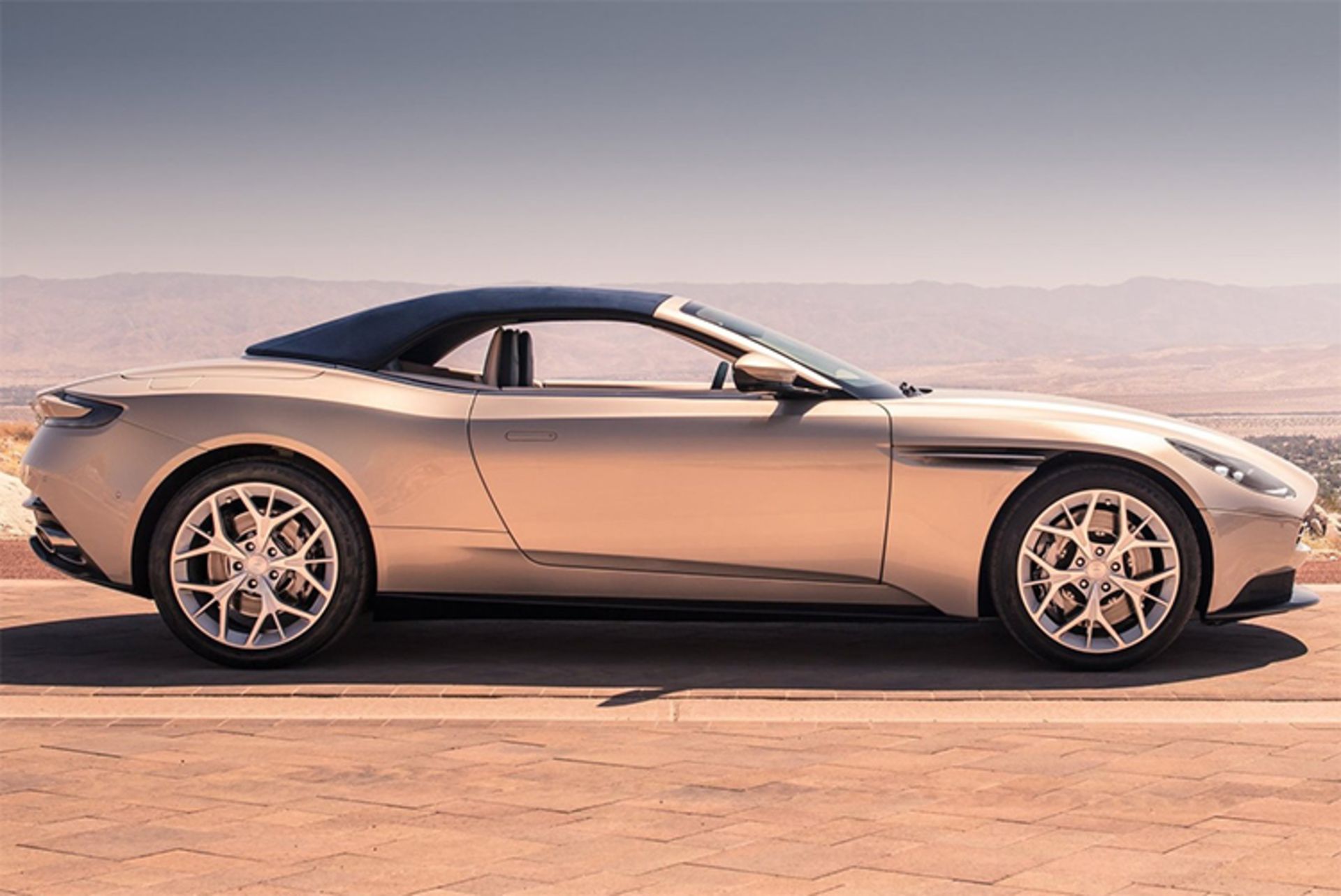 Aston Martin DB11 Volante