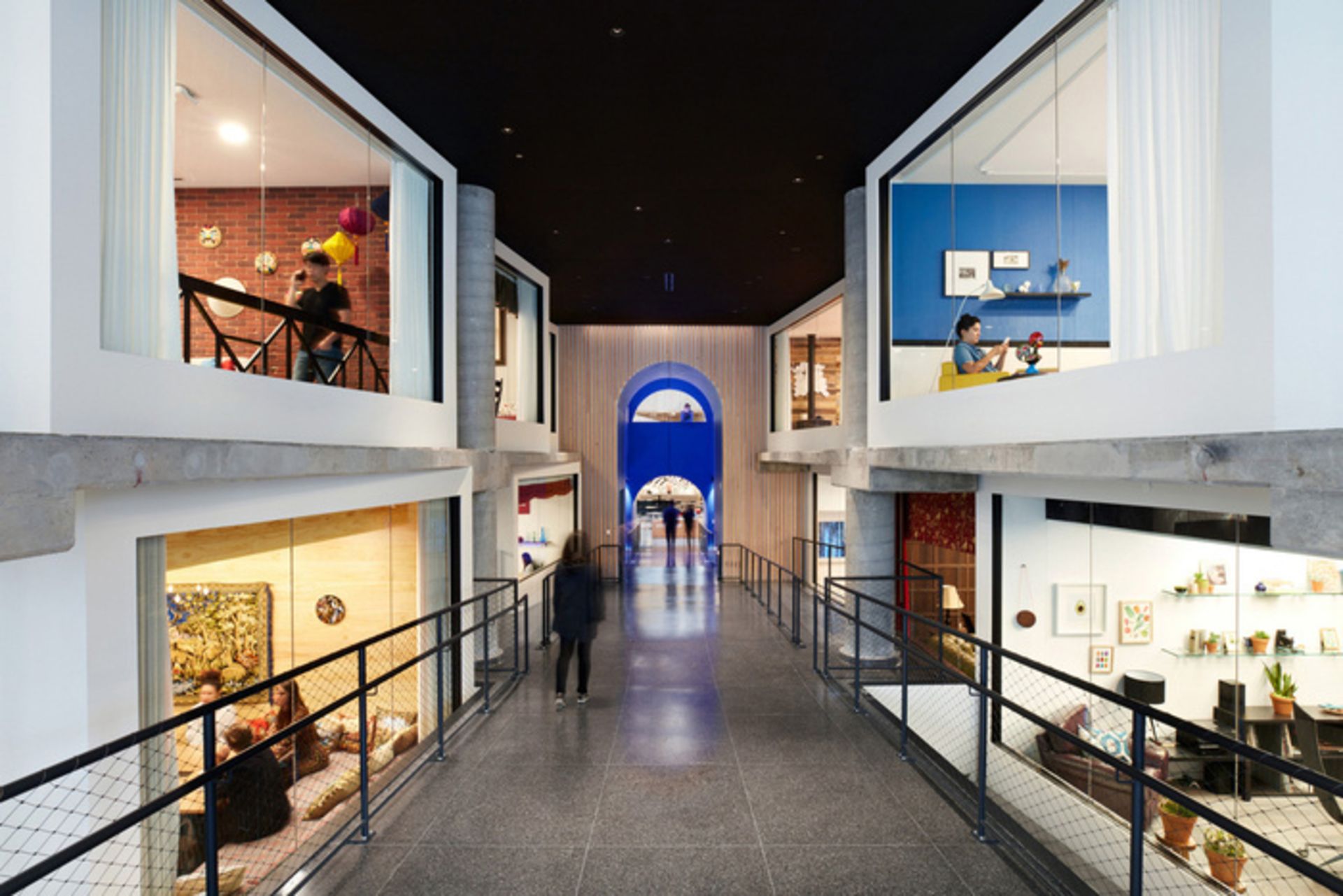 دفتر کار airbnb