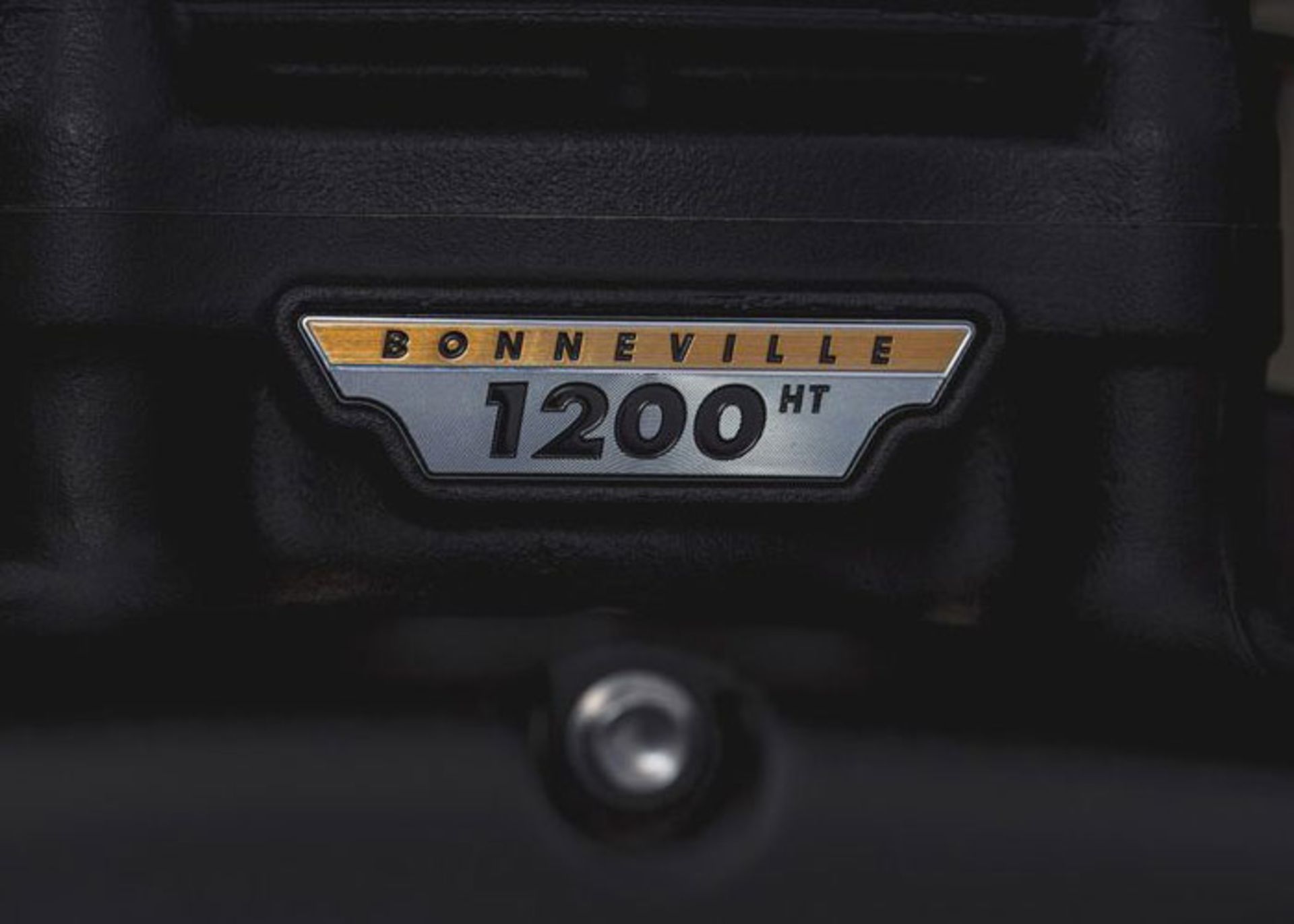 مرجع متخصصين ايران موتورسيكلت Triumph Bonneville Bobber Black