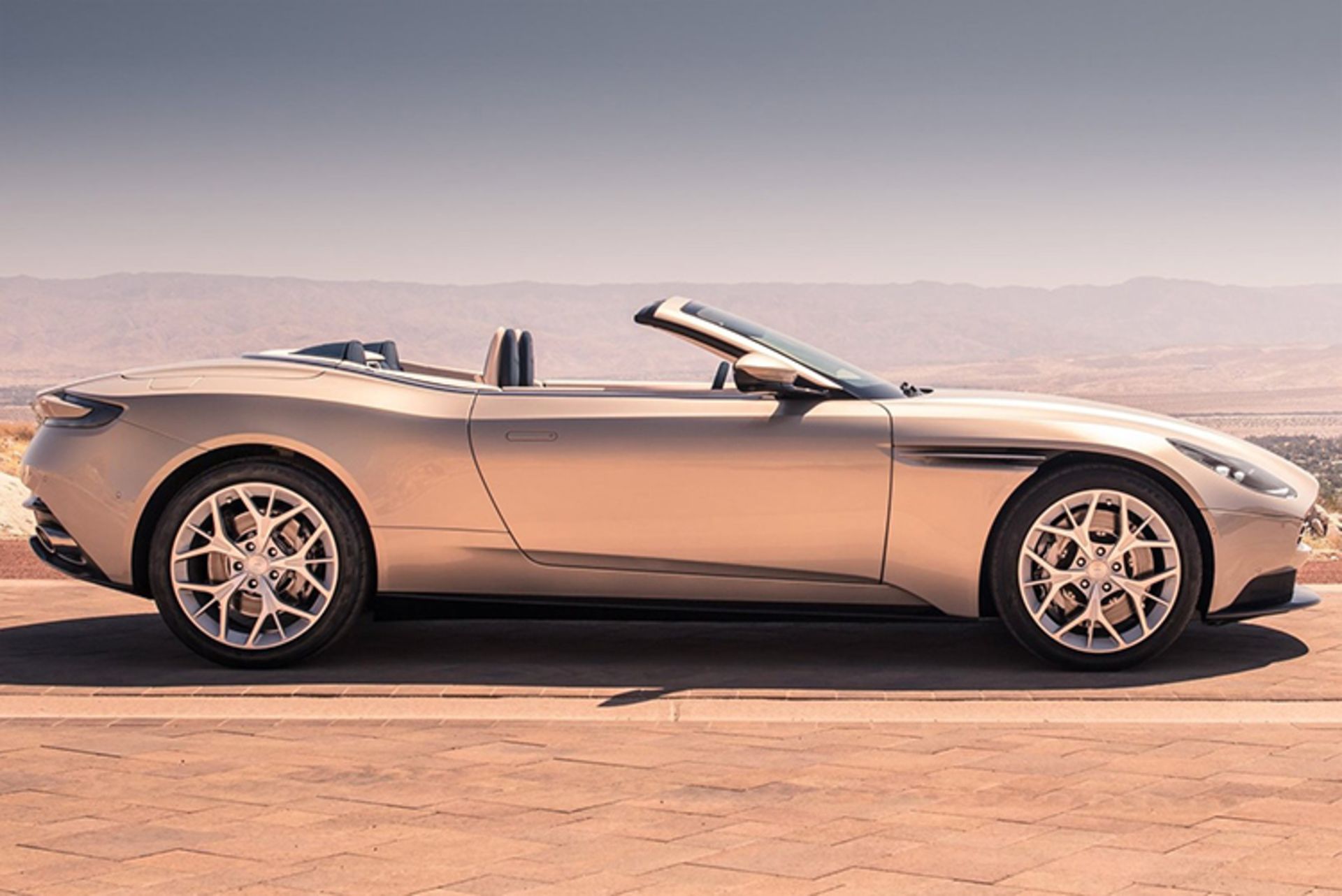 Aston Martin DB11 Volante
