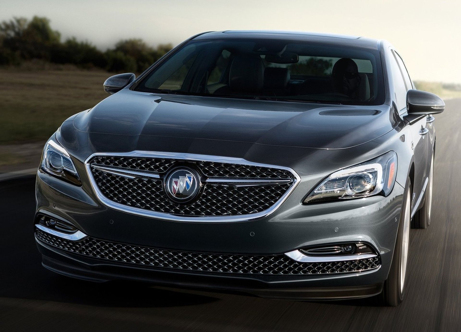 بیوک لاکراس Buick LaCrosse Avenir