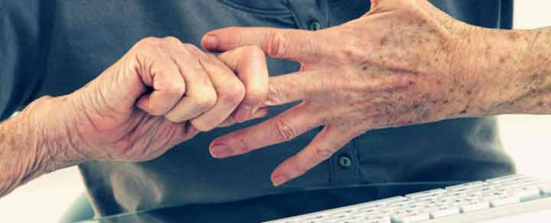  شکستن قلنج انگشتان دست به هیچ وجه بد نیست