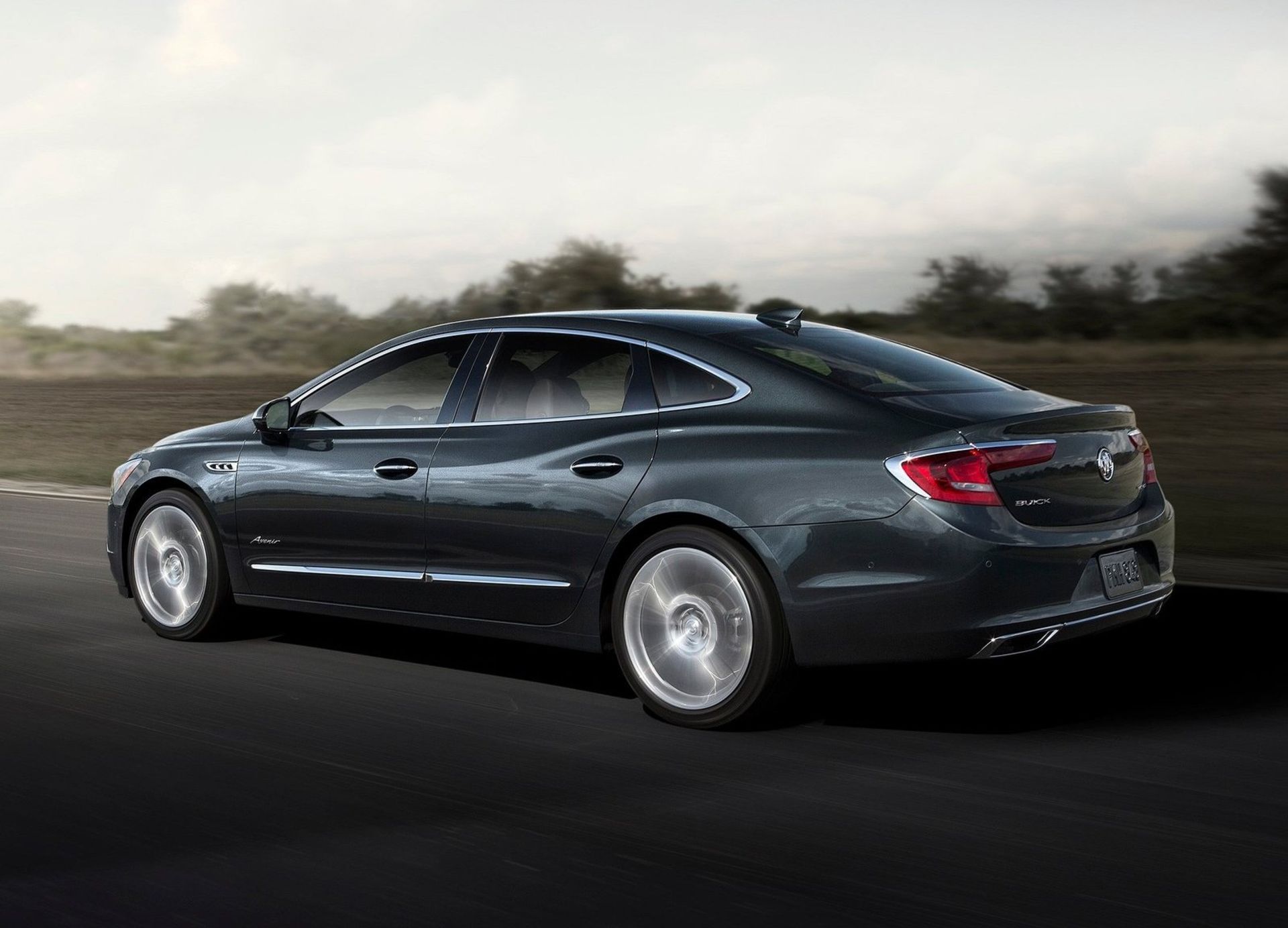 بیوک لاکراس Buick LaCrosse Avenir