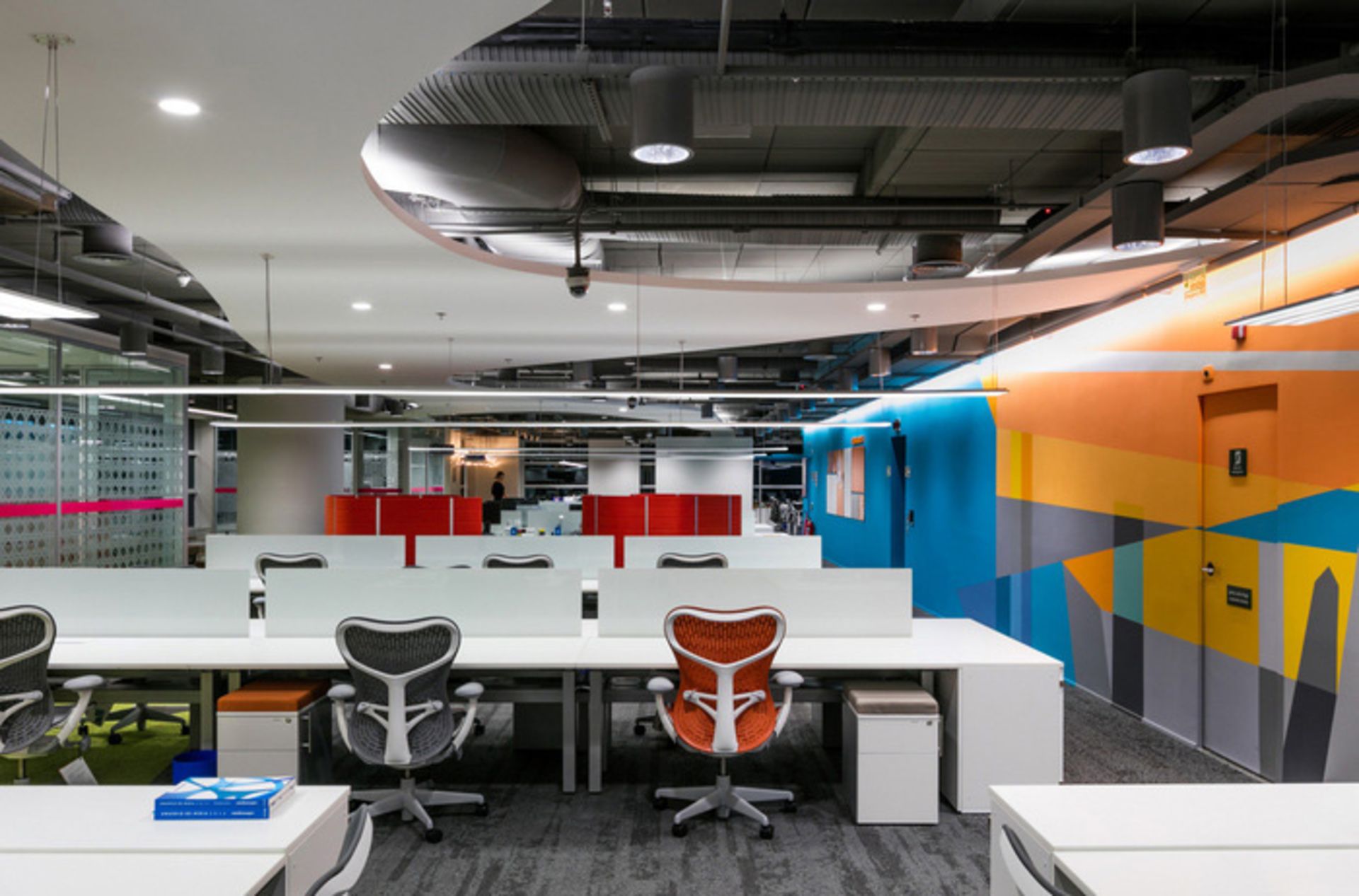 طراحی داخلی دفتر لینکدین