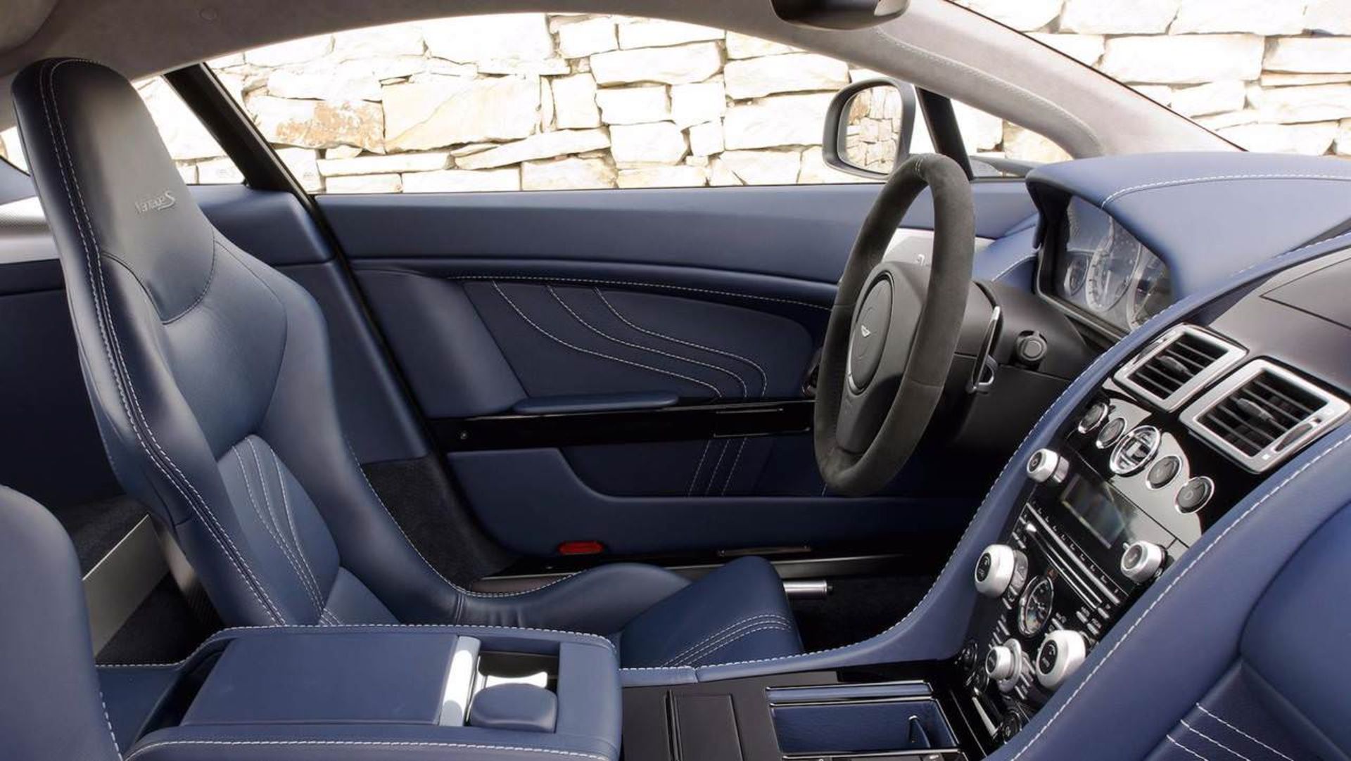 استون کارتین ونتیج 2015 / Aston Martin Vantage