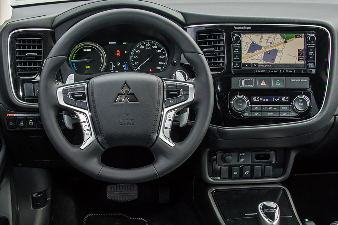 Mitsubishi Outlander 2017 / میتسوبیشی اوتلندر ۲۰۱۷
