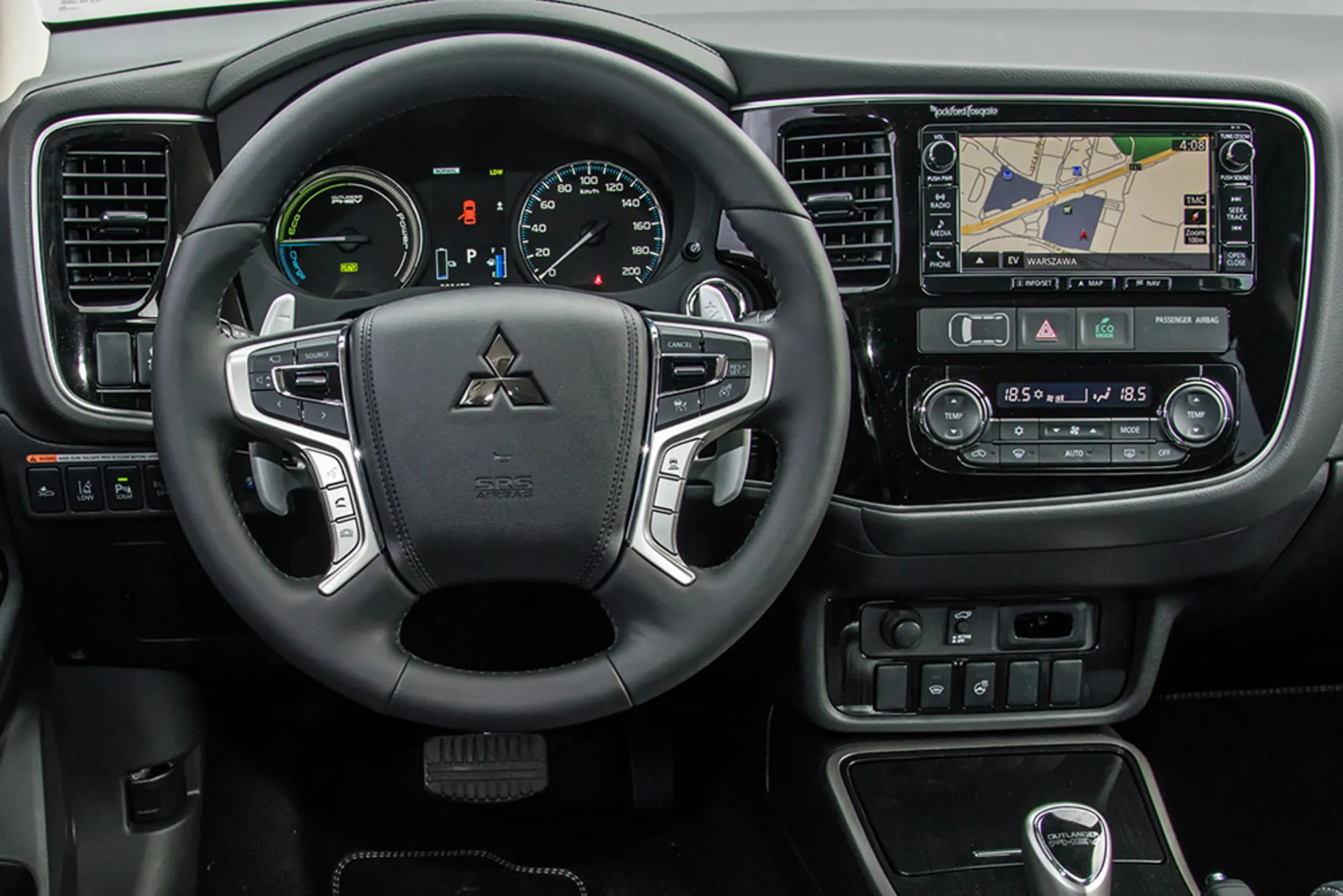 Mitsubishi Outlander 2017 / میتسوبیشی اوتلندر ۲۰۱۷