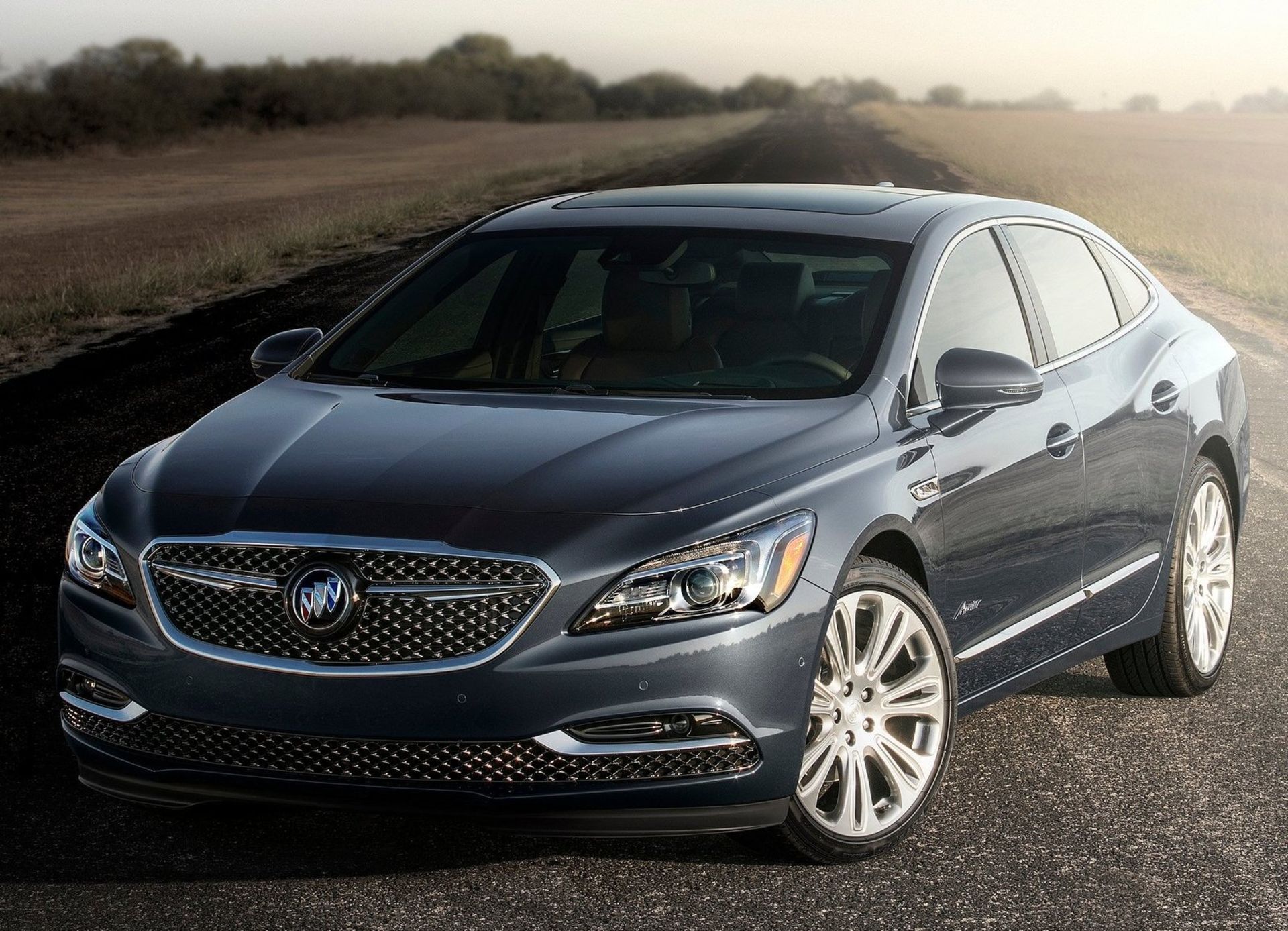 بیوک لاکراس Buick LaCrosse Avenir