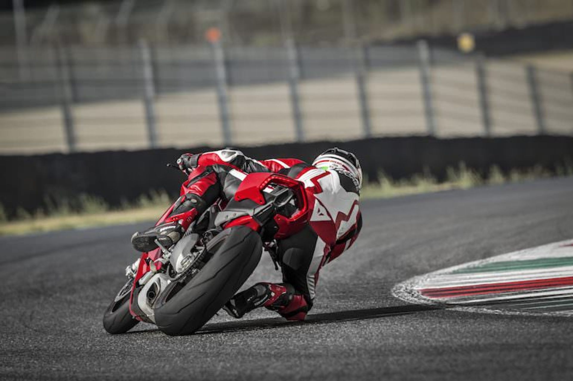 دوکاتی پانیگاله / Ducati Panigale V4