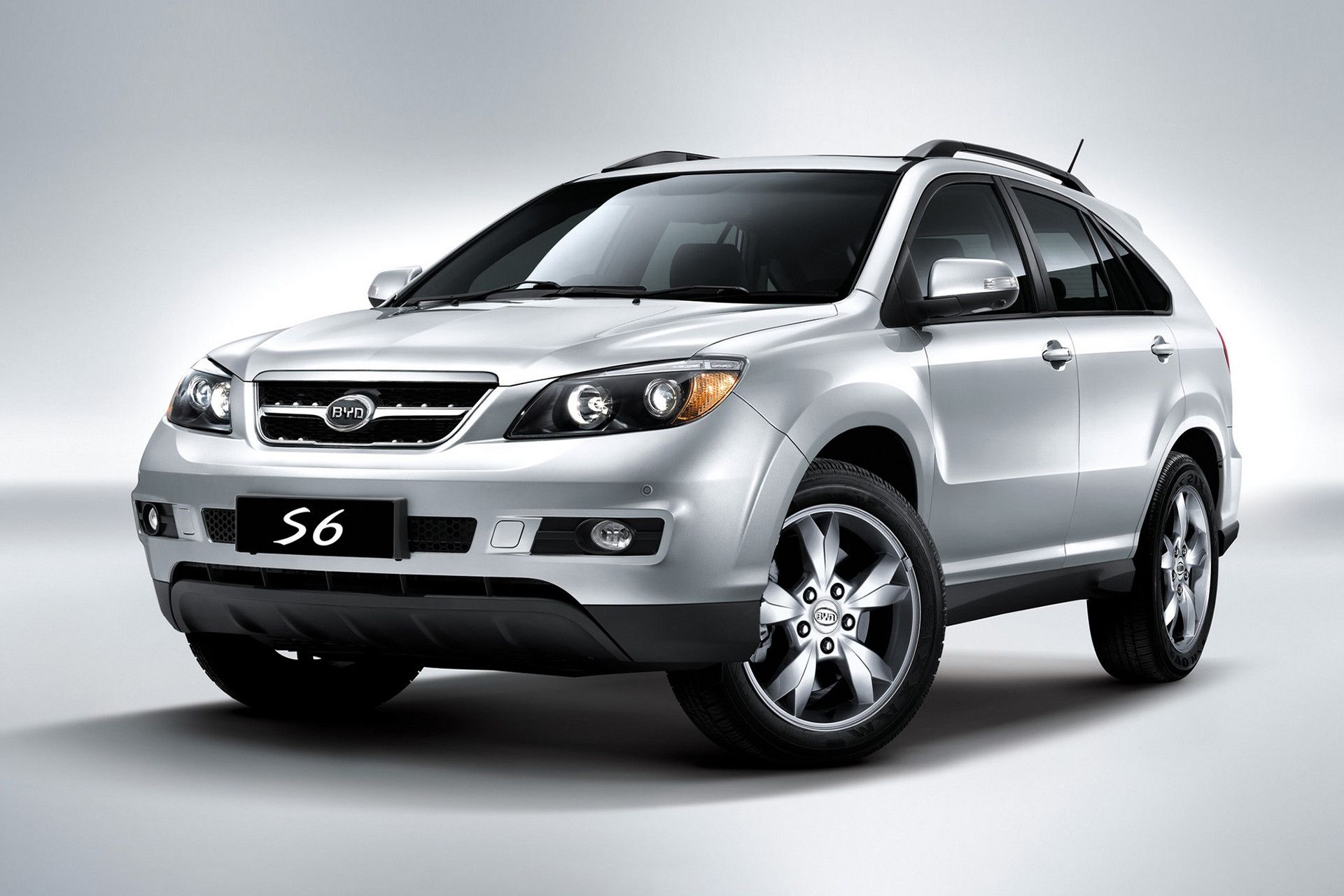 BYD S6 / بی وای دی اس۶