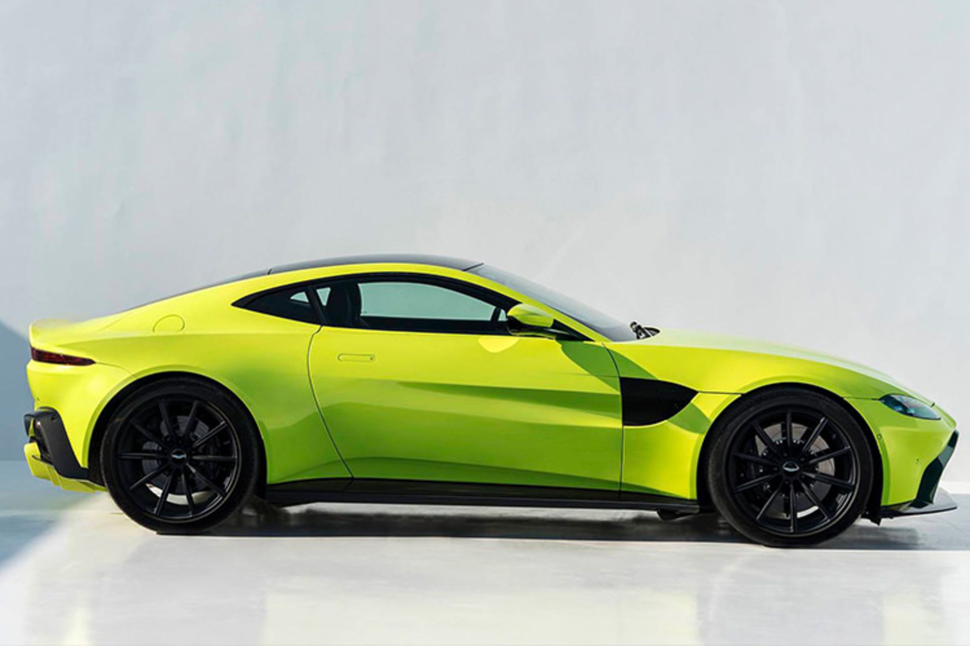 استون کارتین ونتیج 2018 / Aston Martin Vantage