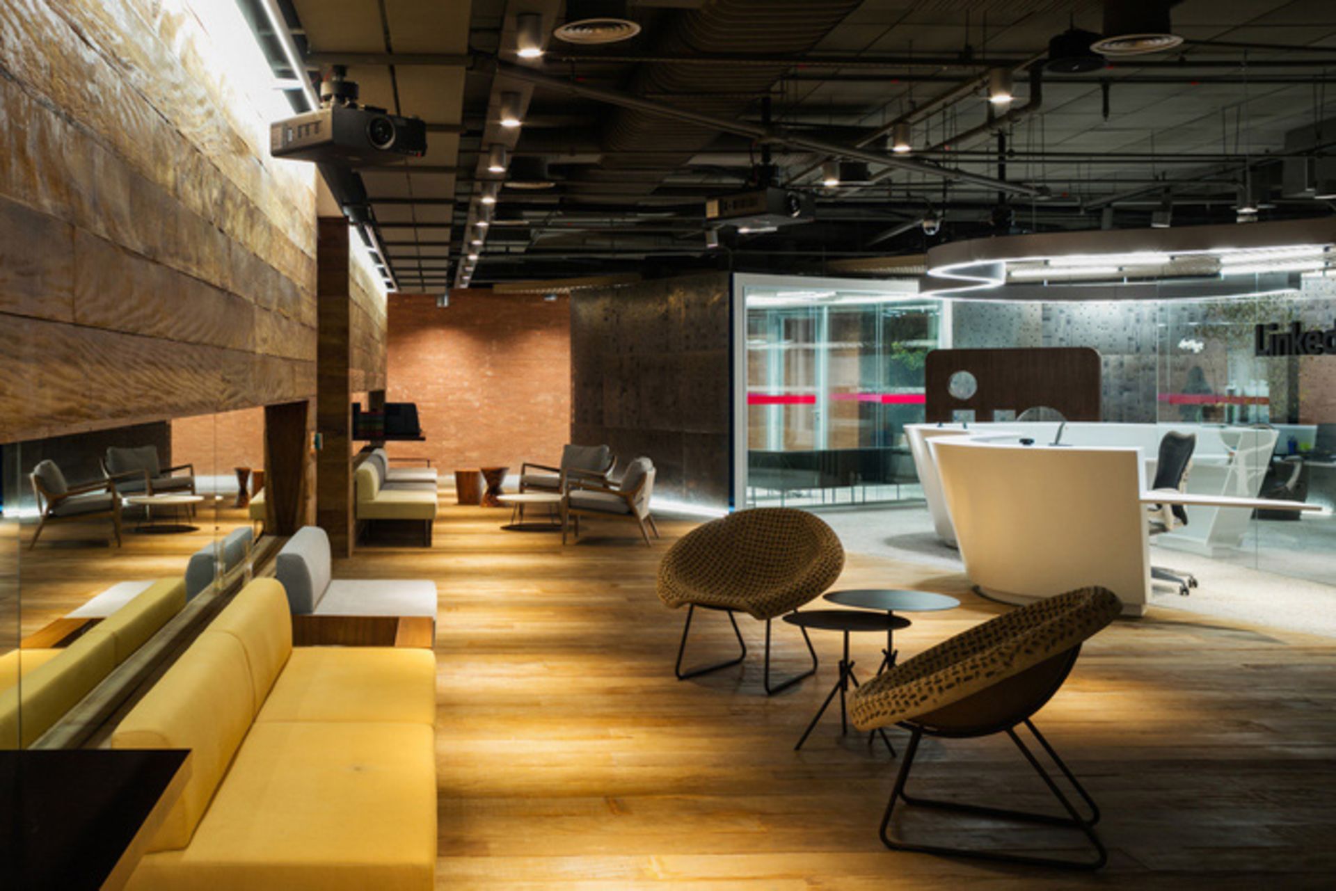 طراحی داخلی دفتر لینکدین