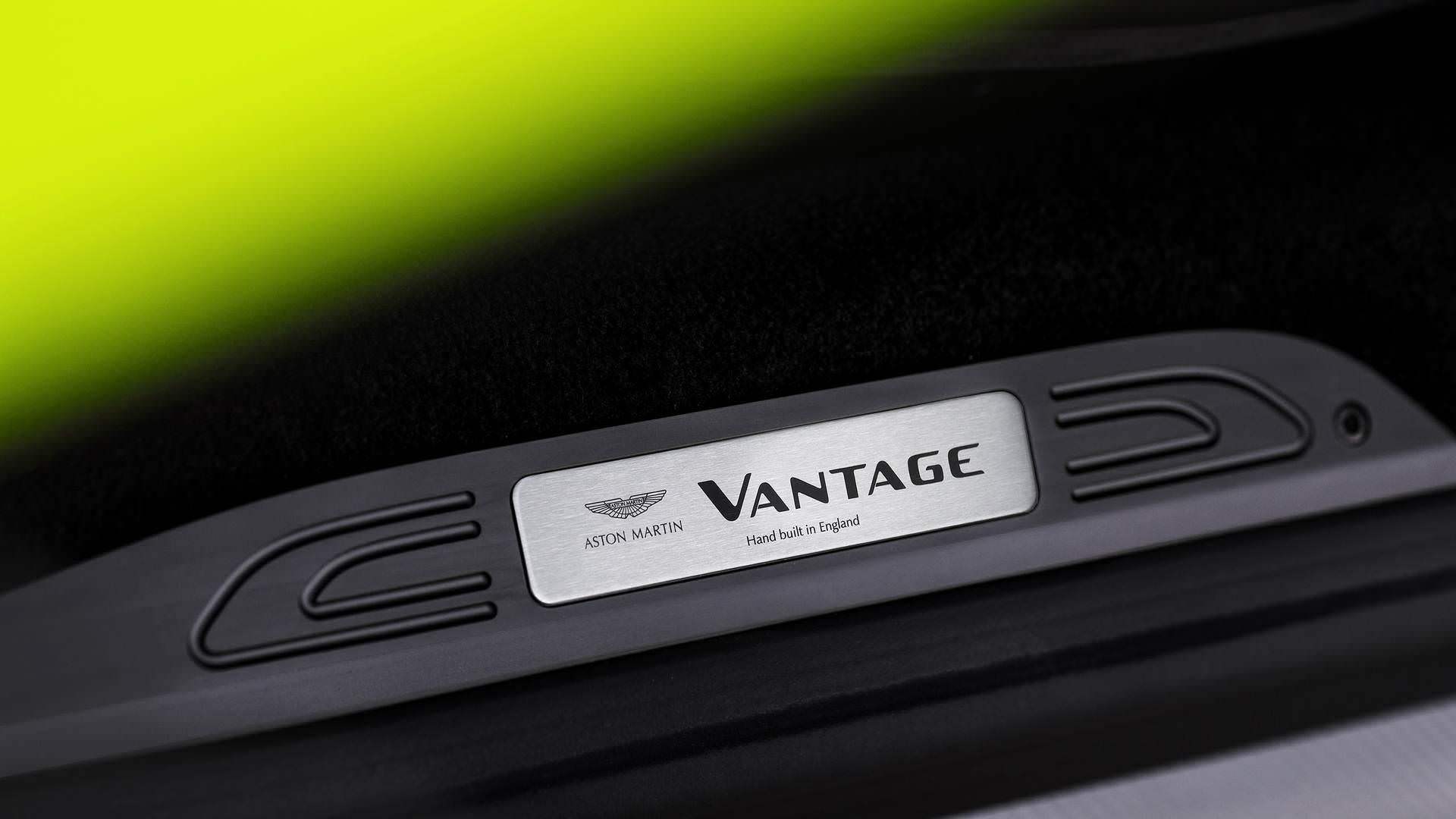 استون کارتین ونتیج 2018 / Aston Martin Vantage
