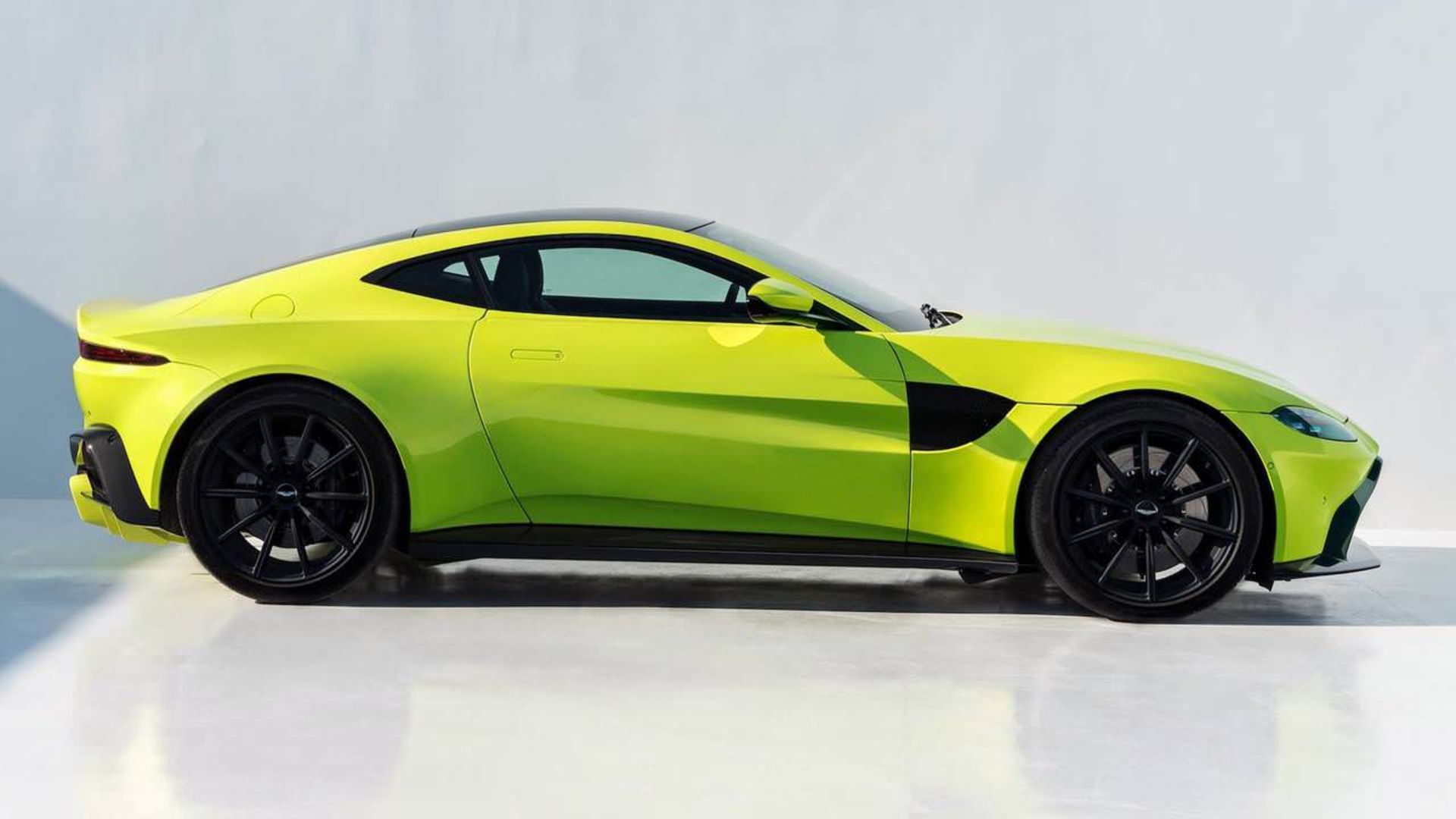 استون کارتین ونتیج 2018 / Aston Martin Vantage