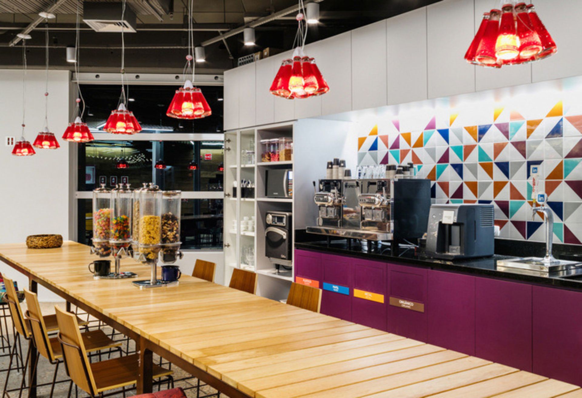 طراحی داخلی دفتر لینکدین