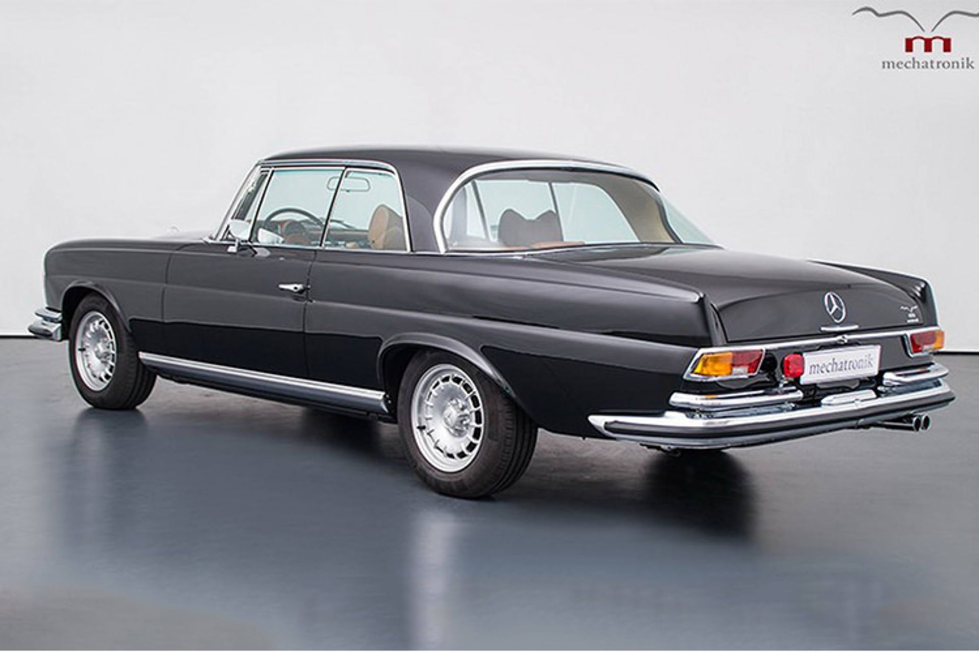 مرسدس بنز W111