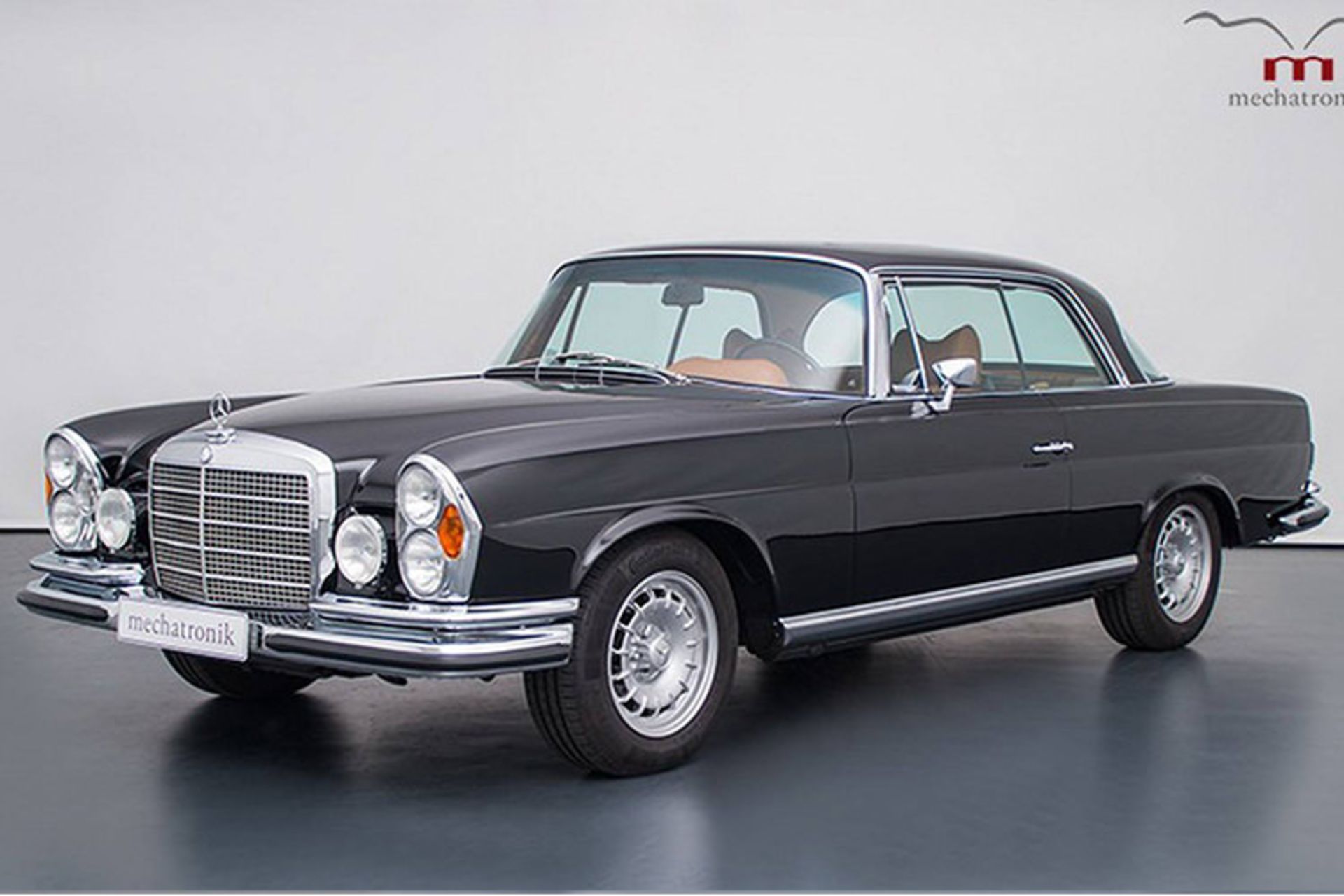 مرسدس بنز W111