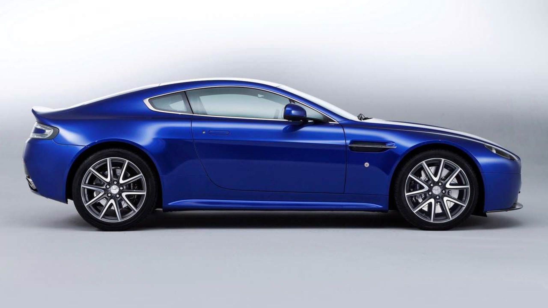 استون کارتین ونتیج 2015 / Aston Martin Vantage