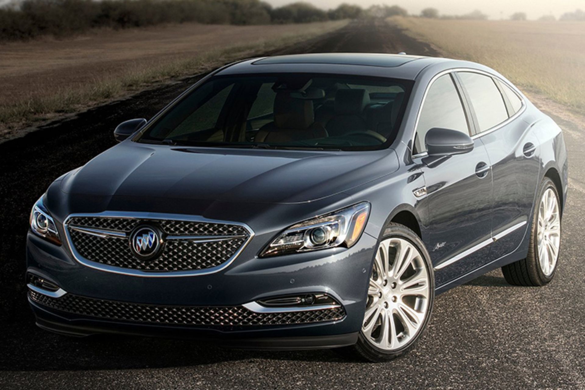 بیوک لاکراس Buick LaCrosse Avenir