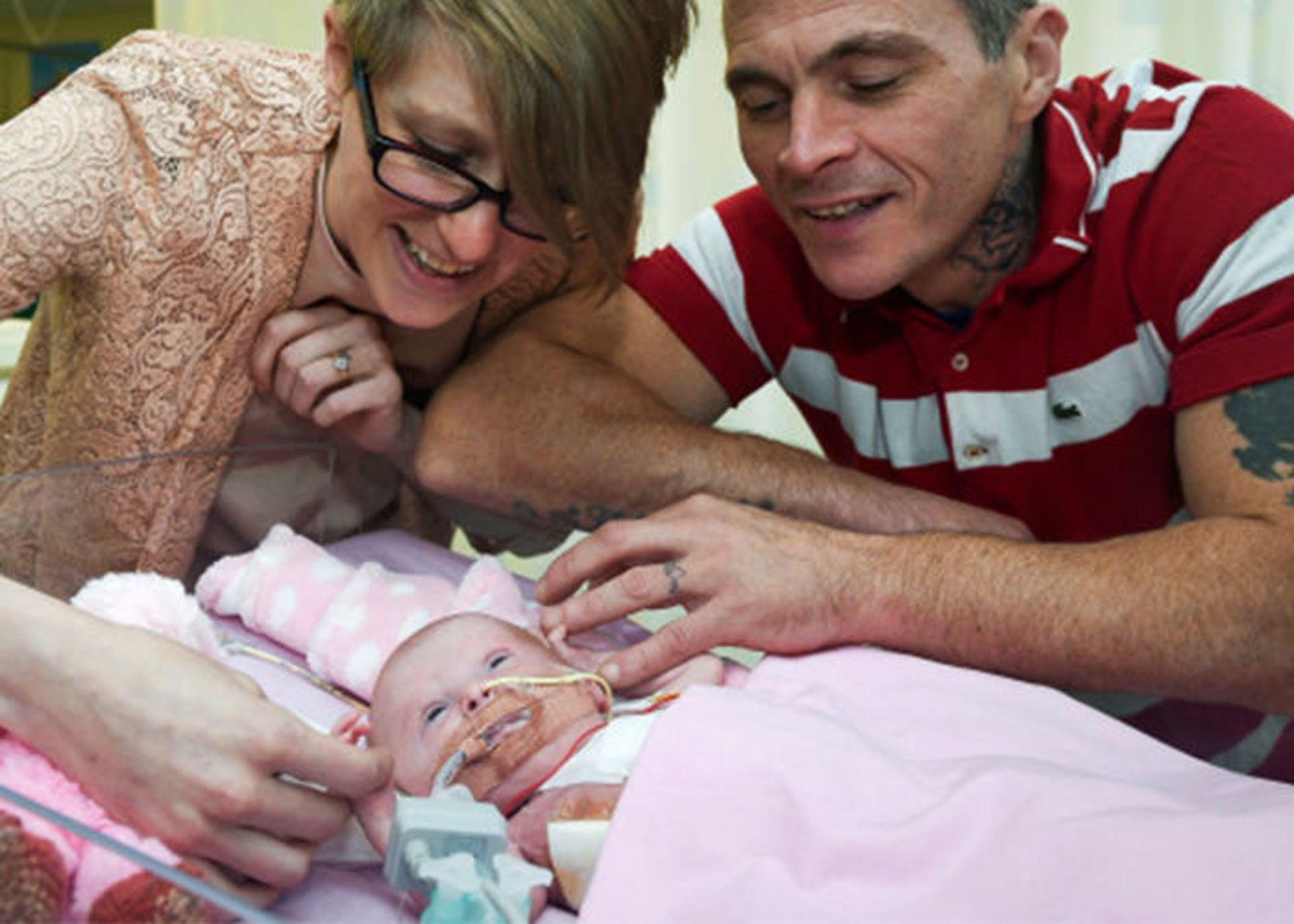 پدر و مادر ونلوپه نوزادی که قلبش بیرون از بدن بود