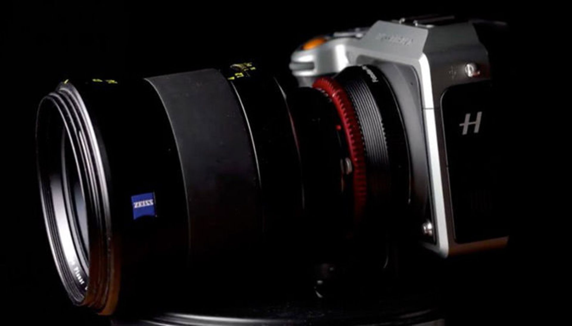 دوربین Hasselblad X1D و لنز Zeiss Otus 85mm
