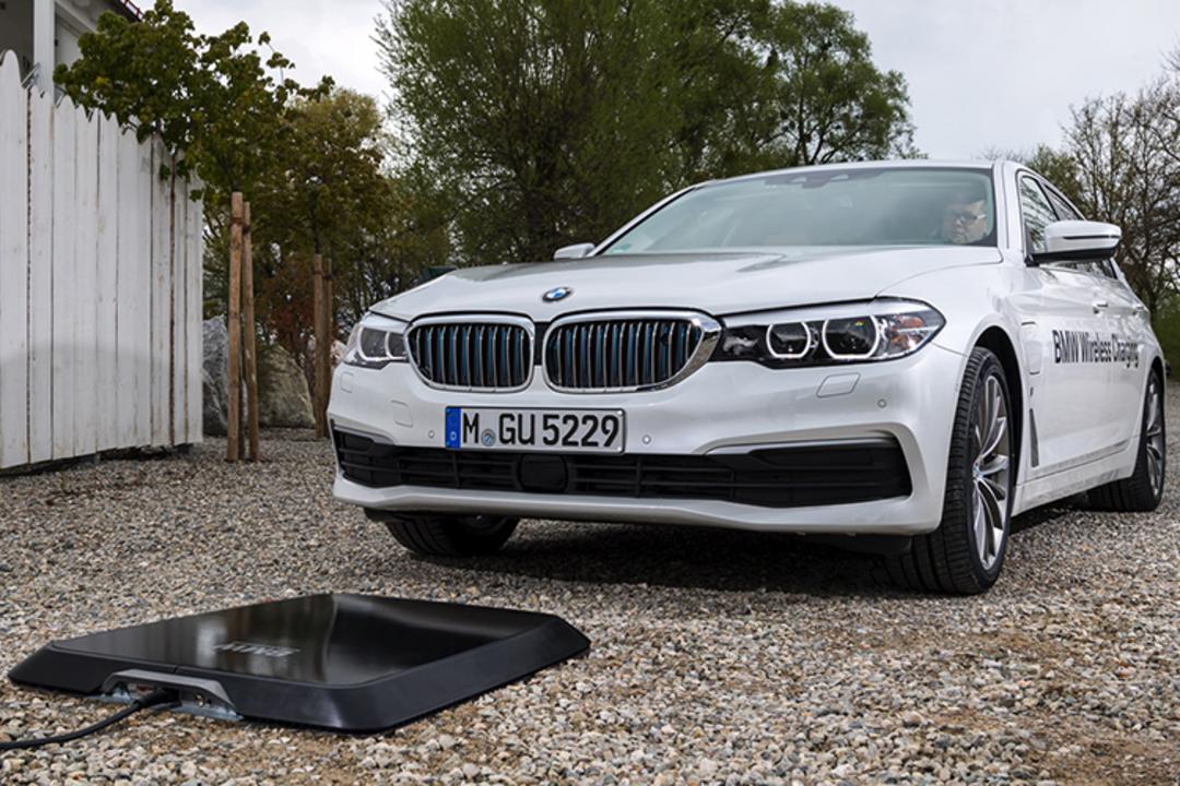 BMW Wireless Charging: 530e