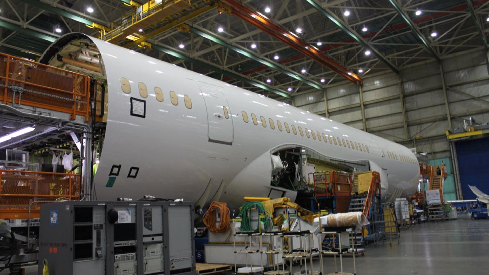 قسمت میانی بدنه‌ی بوئینگ ۷۸۷ که از ایتالیا ارسال شده است