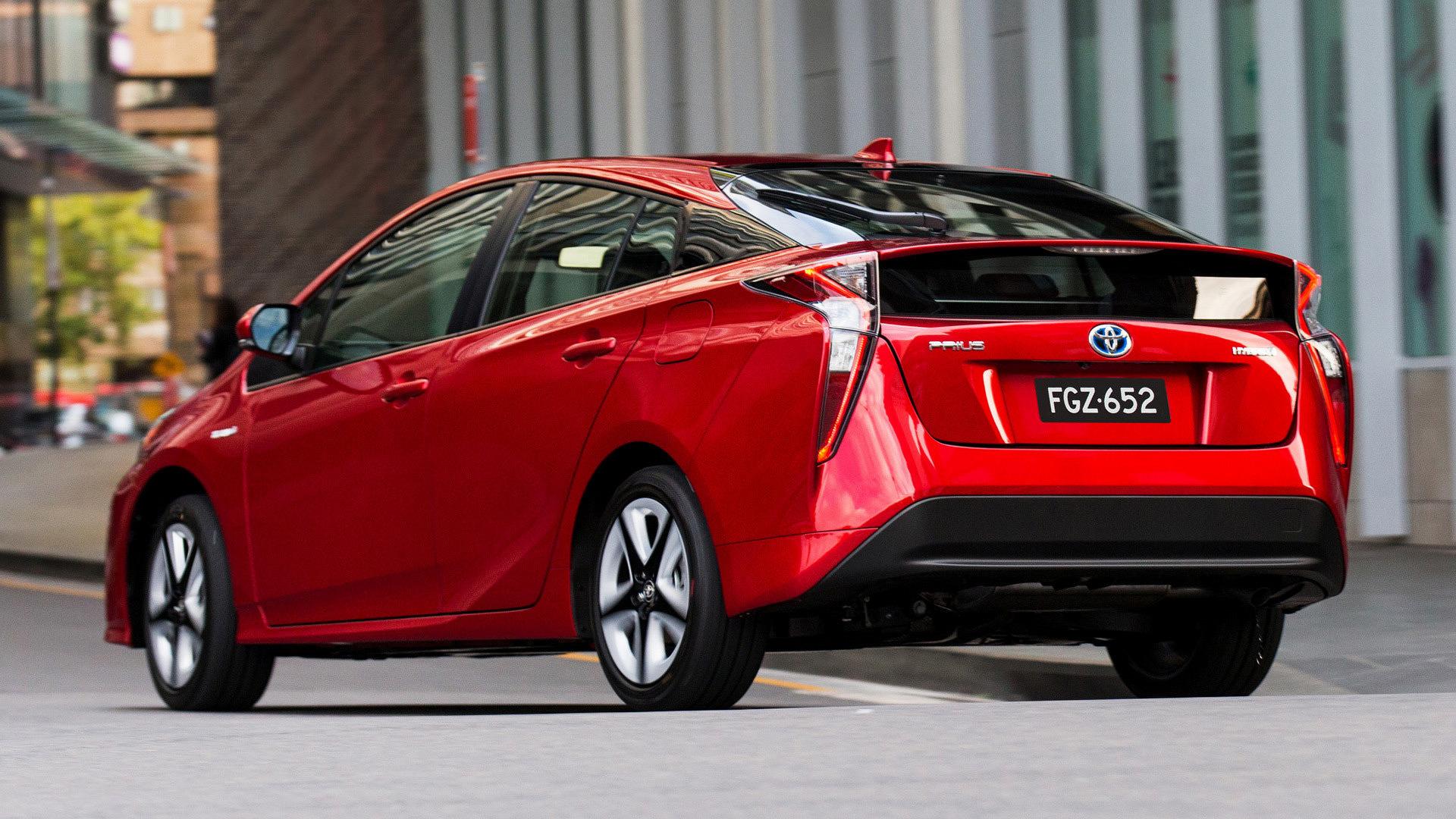 تویوتا پریوس 2017 / toyota prius 2017
