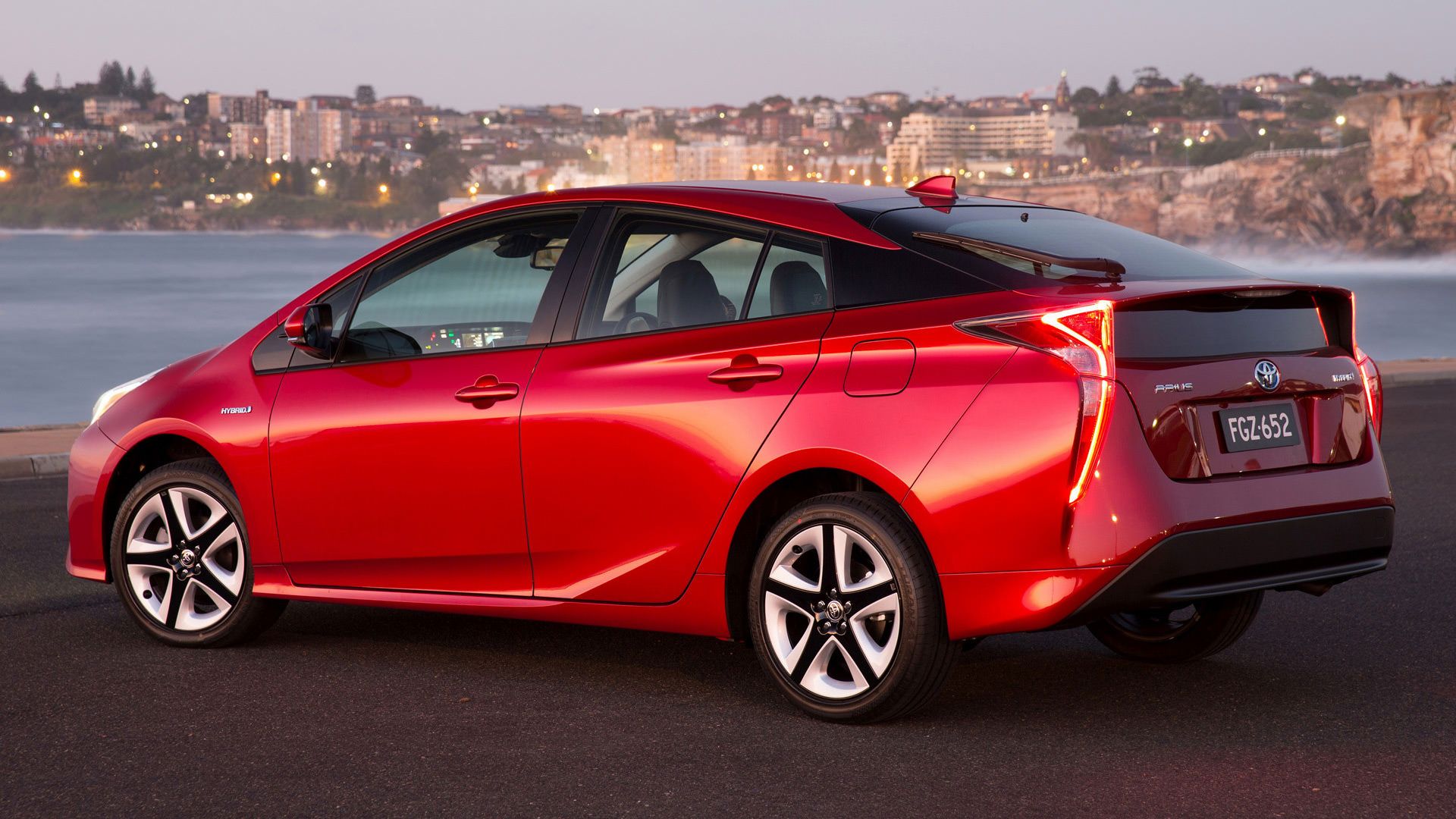 تویوتا پریوس 2017 / toyota prius 2017