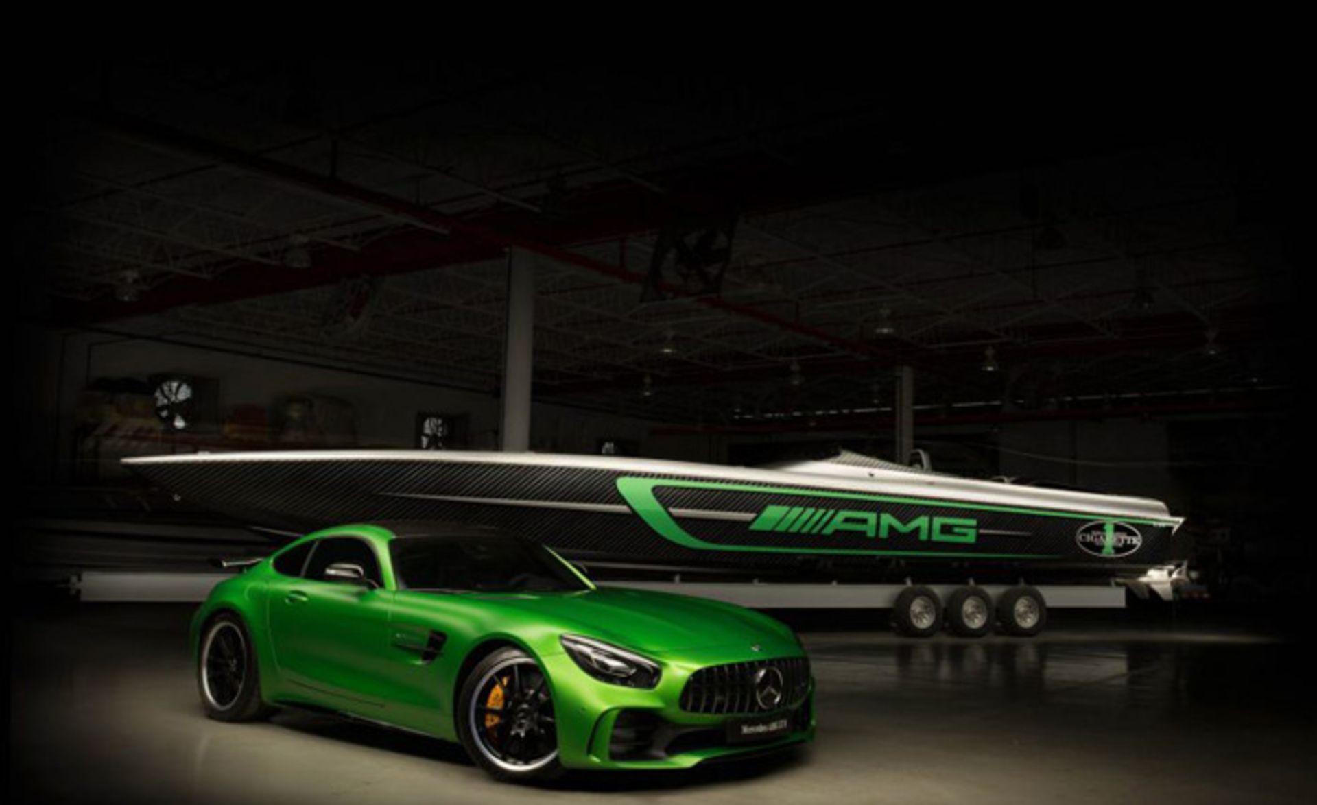 مرسدس AMG GTR و قایق MARAUDER