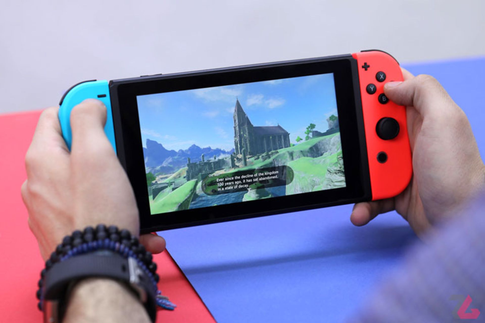 نینتندو سوییچ / Nintendo Switch در دست