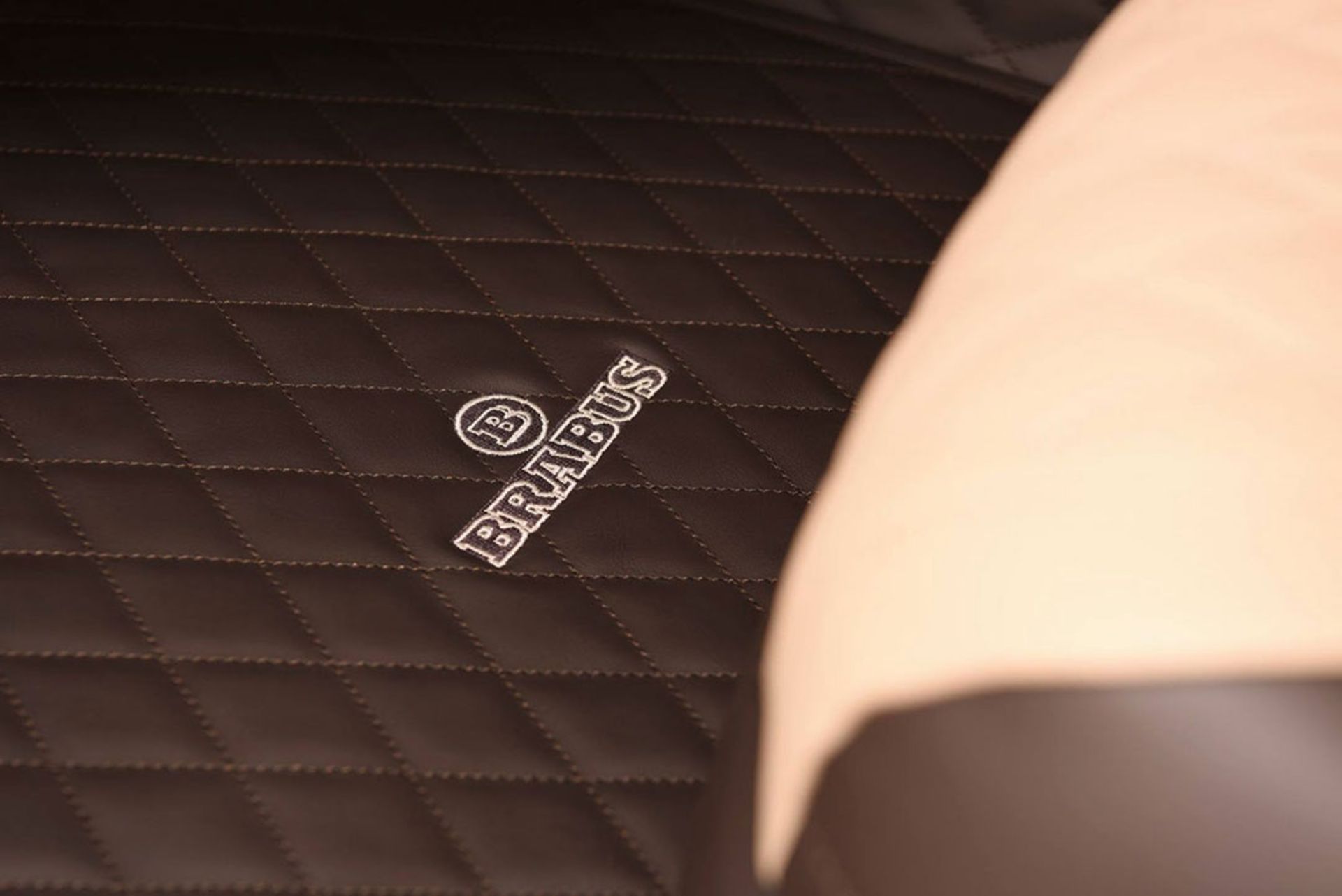 برابوس Rocket 900 مرسدس میباخ