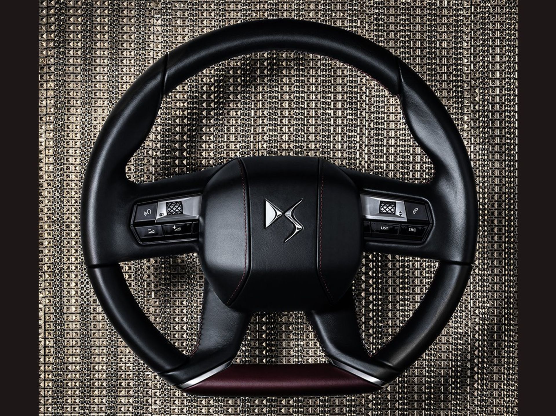 شاسی بلند DS7 کراس‌بک  DS7 Crossback 2018