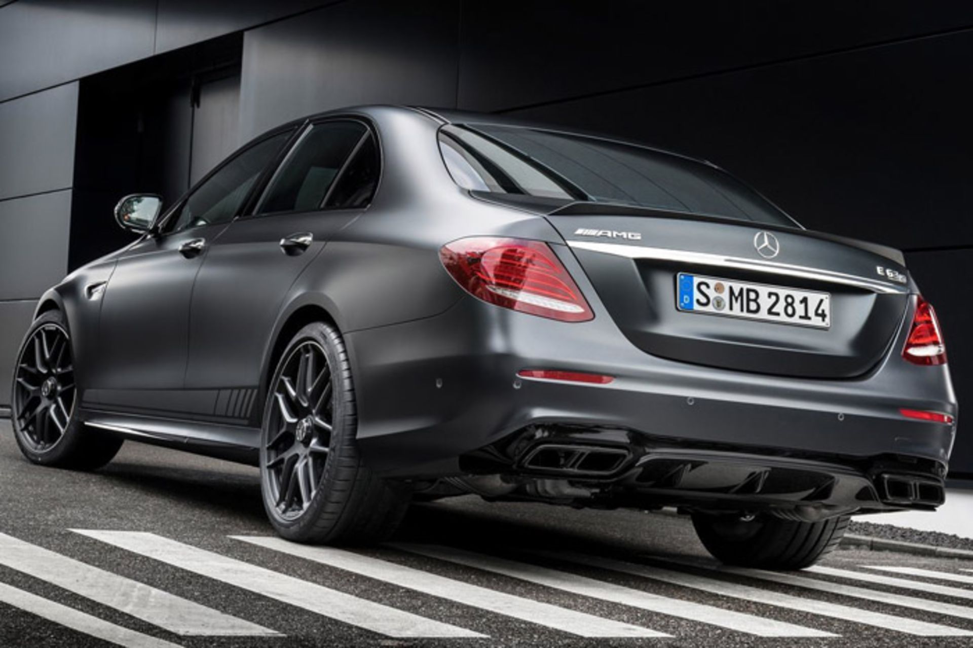 مرسدس  2017 Mercedes Benz AMG E63 S 