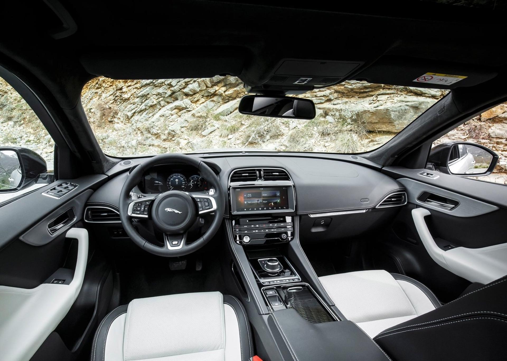 جگوار F-pace
