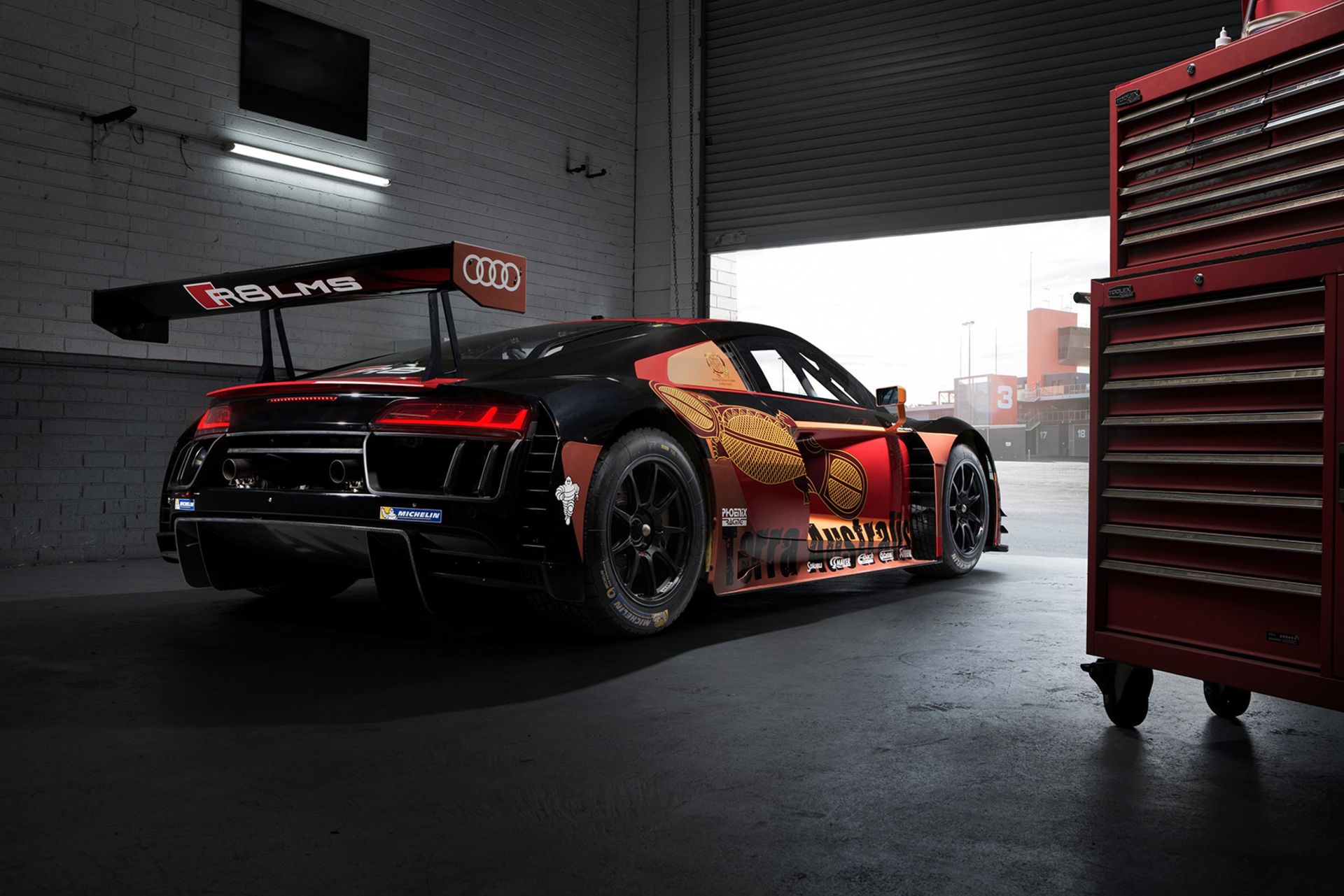 آئودی AUDI R8 LMS GT4 2017